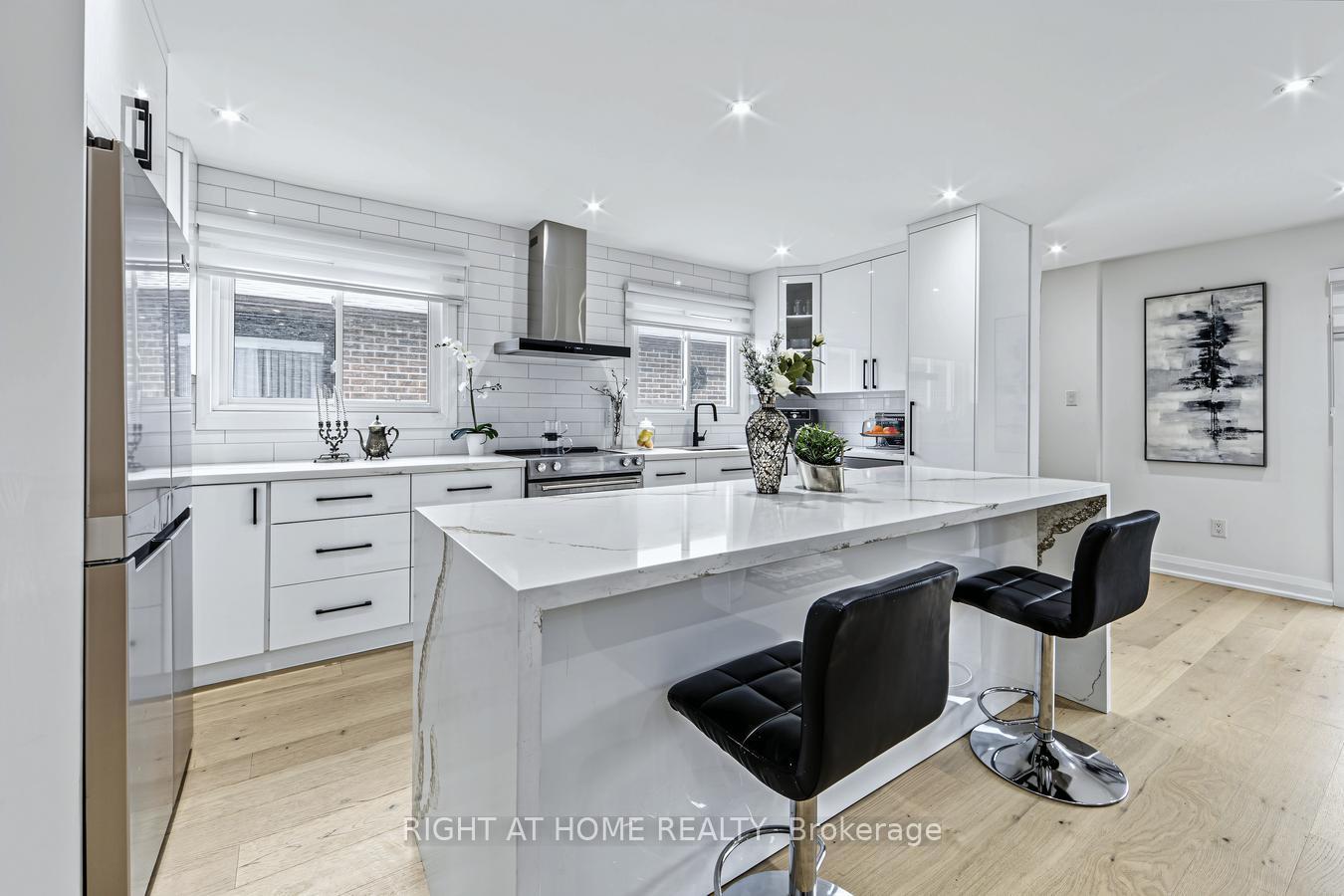 Photo 17 of 84 Aberdeen Avenue, Vaughan, East Woodbridge — HOMEH