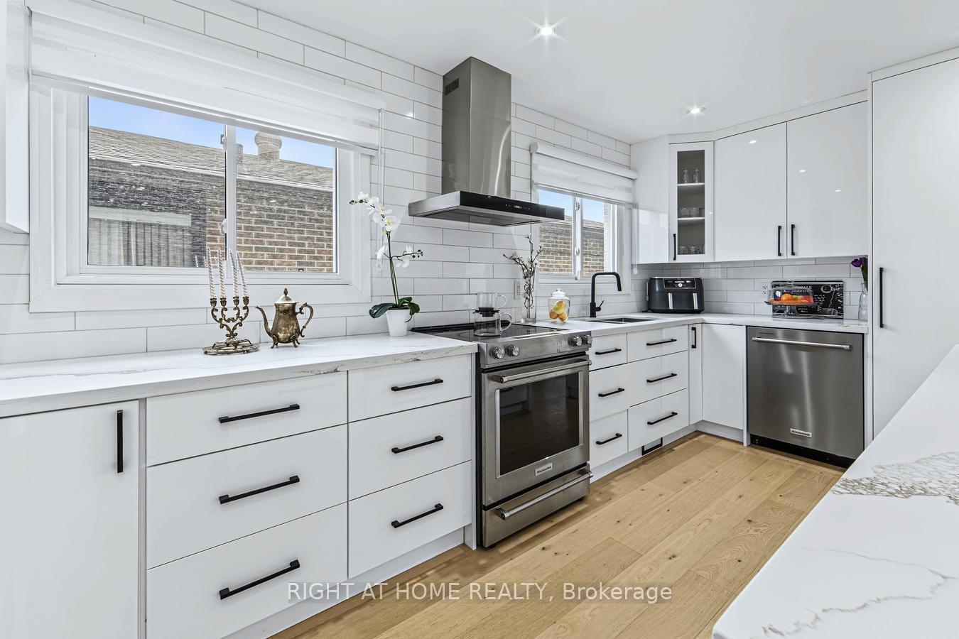 Photo 18 of 84 Aberdeen Avenue, Vaughan, East Woodbridge — HOMEH