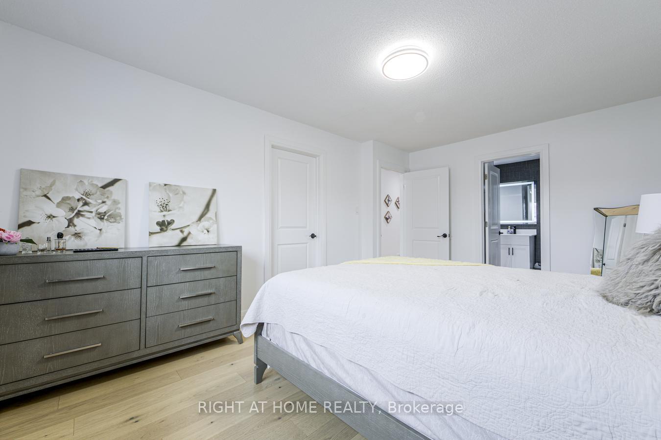 Photo 23 of 84 Aberdeen Avenue, Vaughan, East Woodbridge — HOMEH