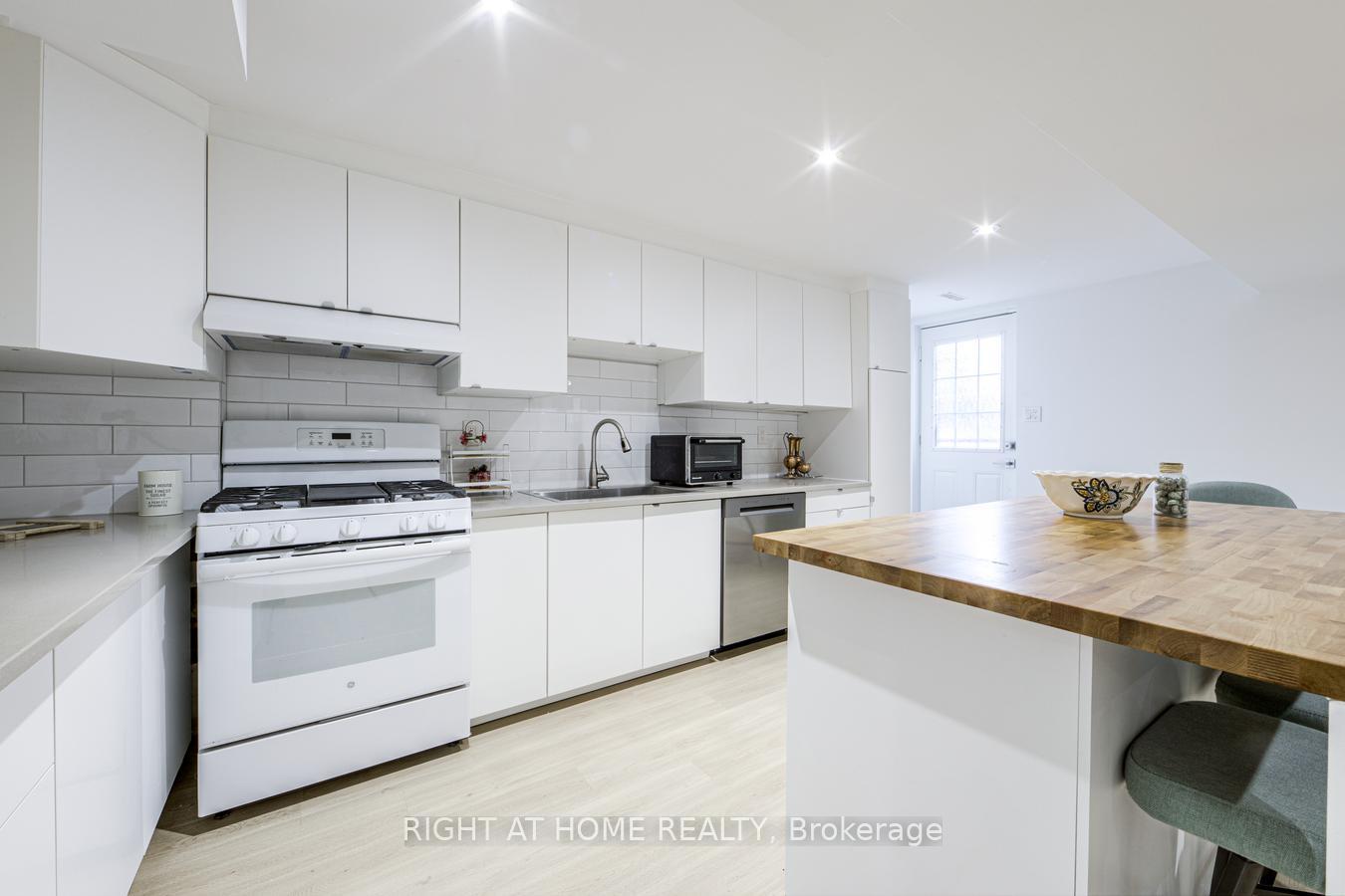 Photo 37 of 84 Aberdeen Avenue, Vaughan, East Woodbridge — HOMEH