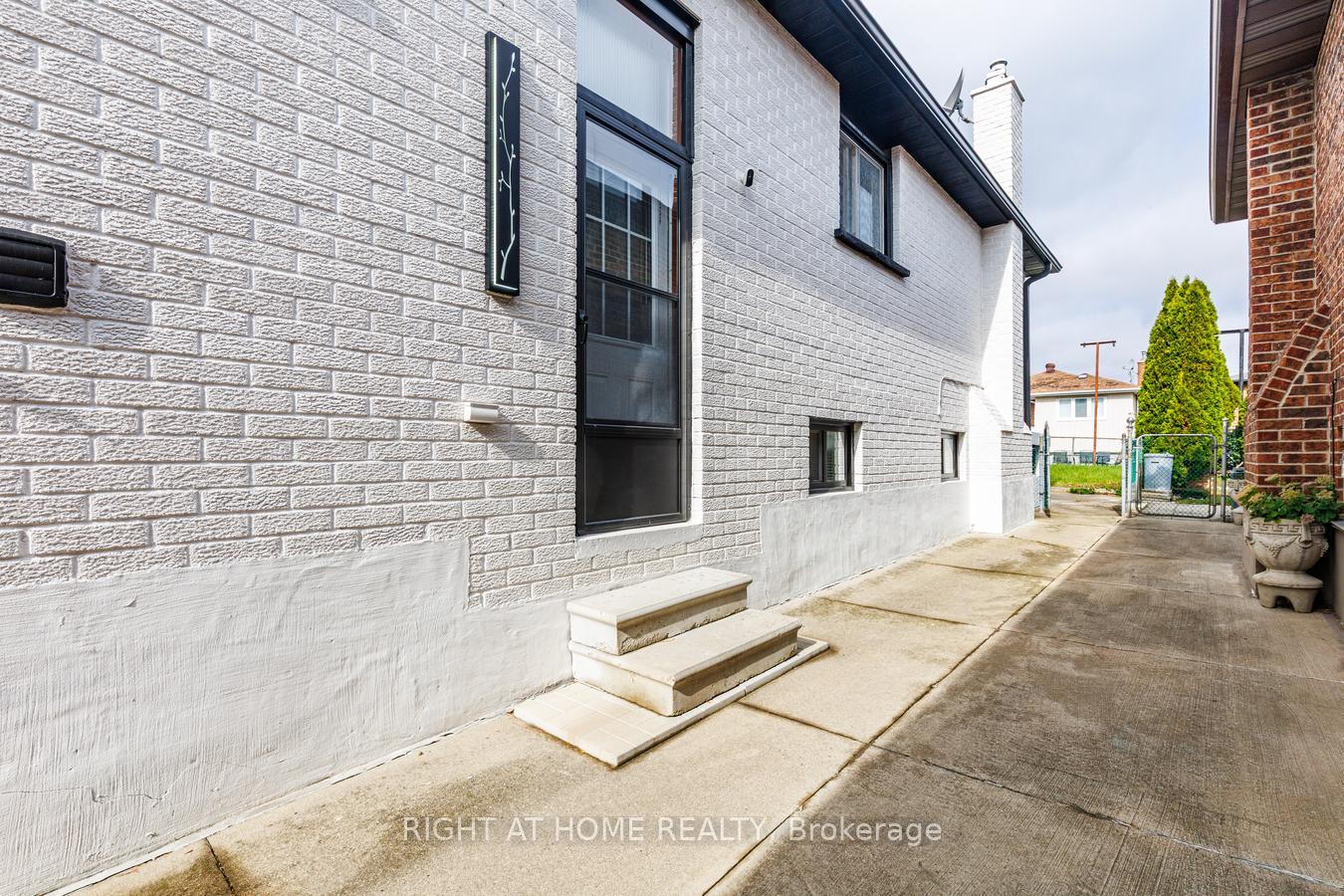 Photo 48 of 84 Aberdeen Avenue, Vaughan, East Woodbridge — HOMEH