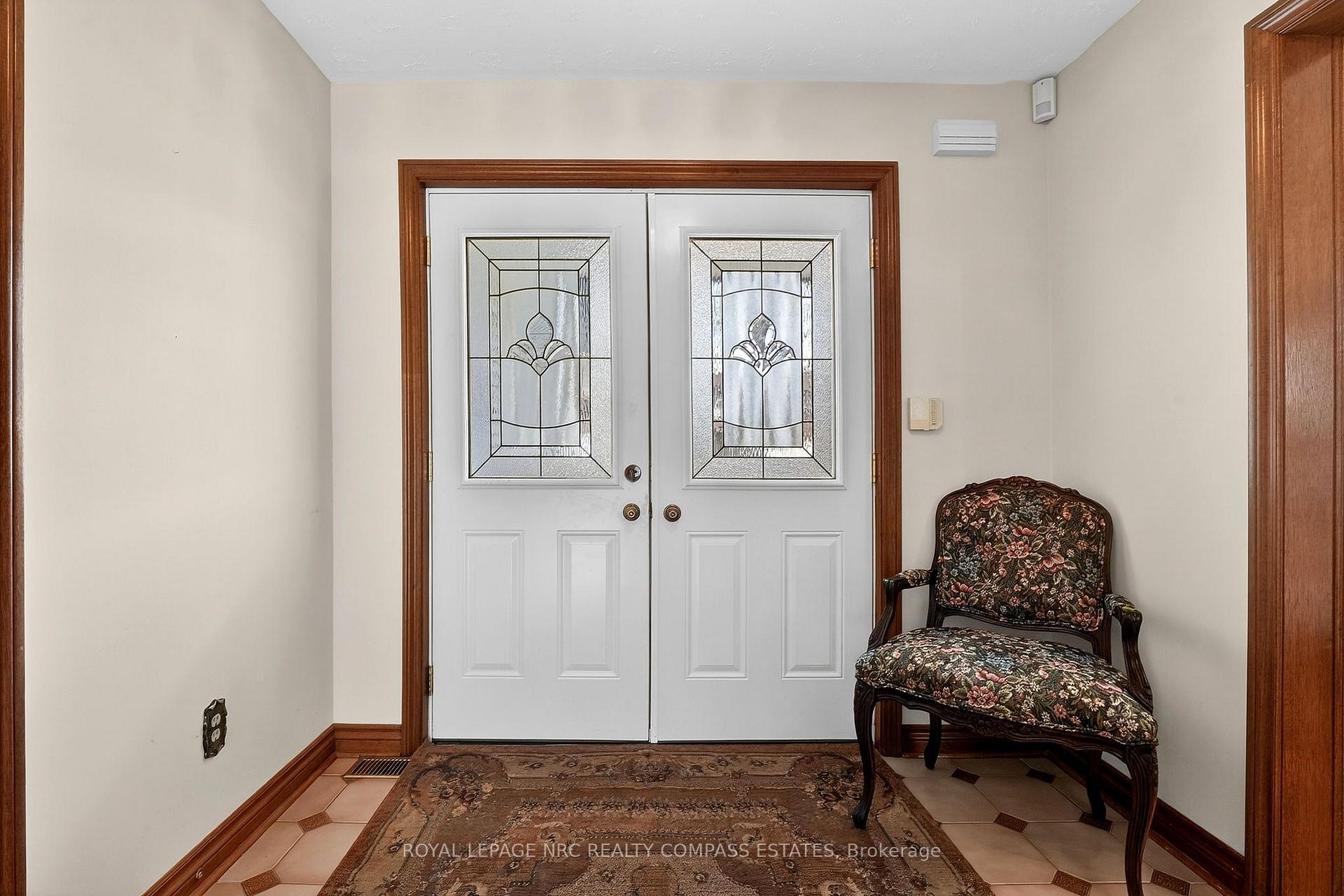 Photo 5 of 36 Chancery Circle, St. Catharines, Vine/Linwell — HOMEH