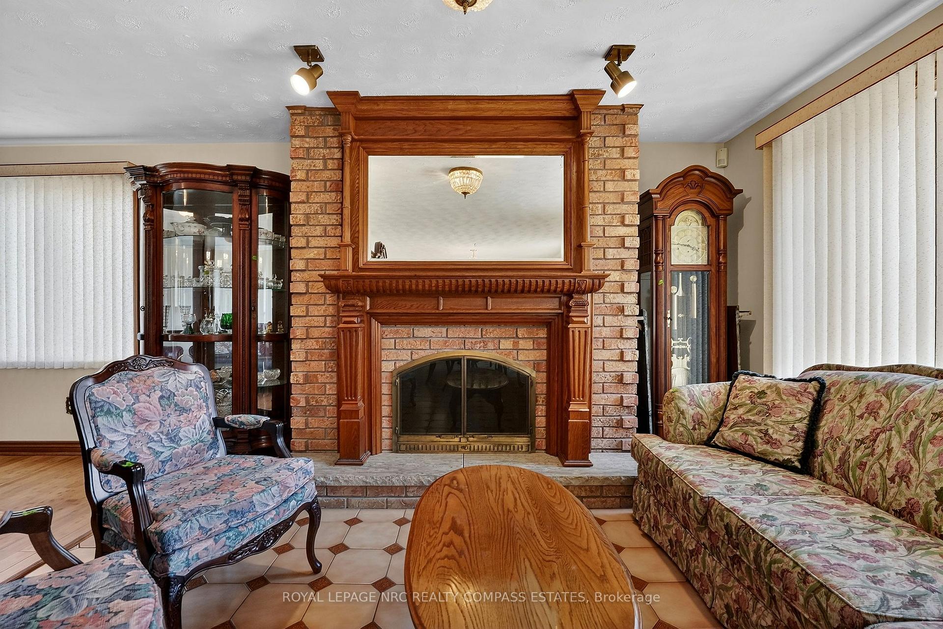 Photo 16 of 36 Chancery Circle, St. Catharines, Vine/Linwell — HOMEH