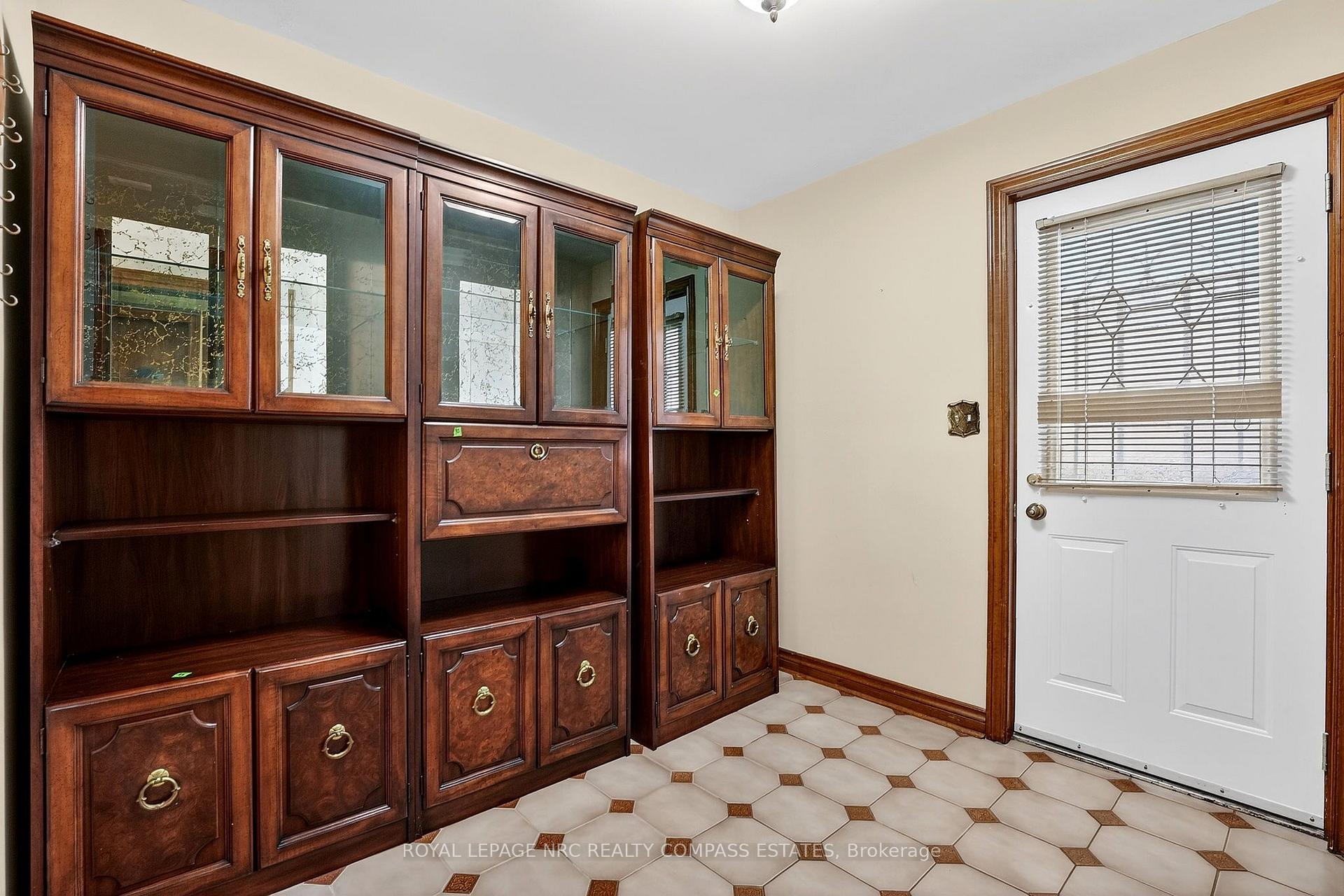 Photo 18 of 36 Chancery Circle, St. Catharines, Vine/Linwell — HOMEH