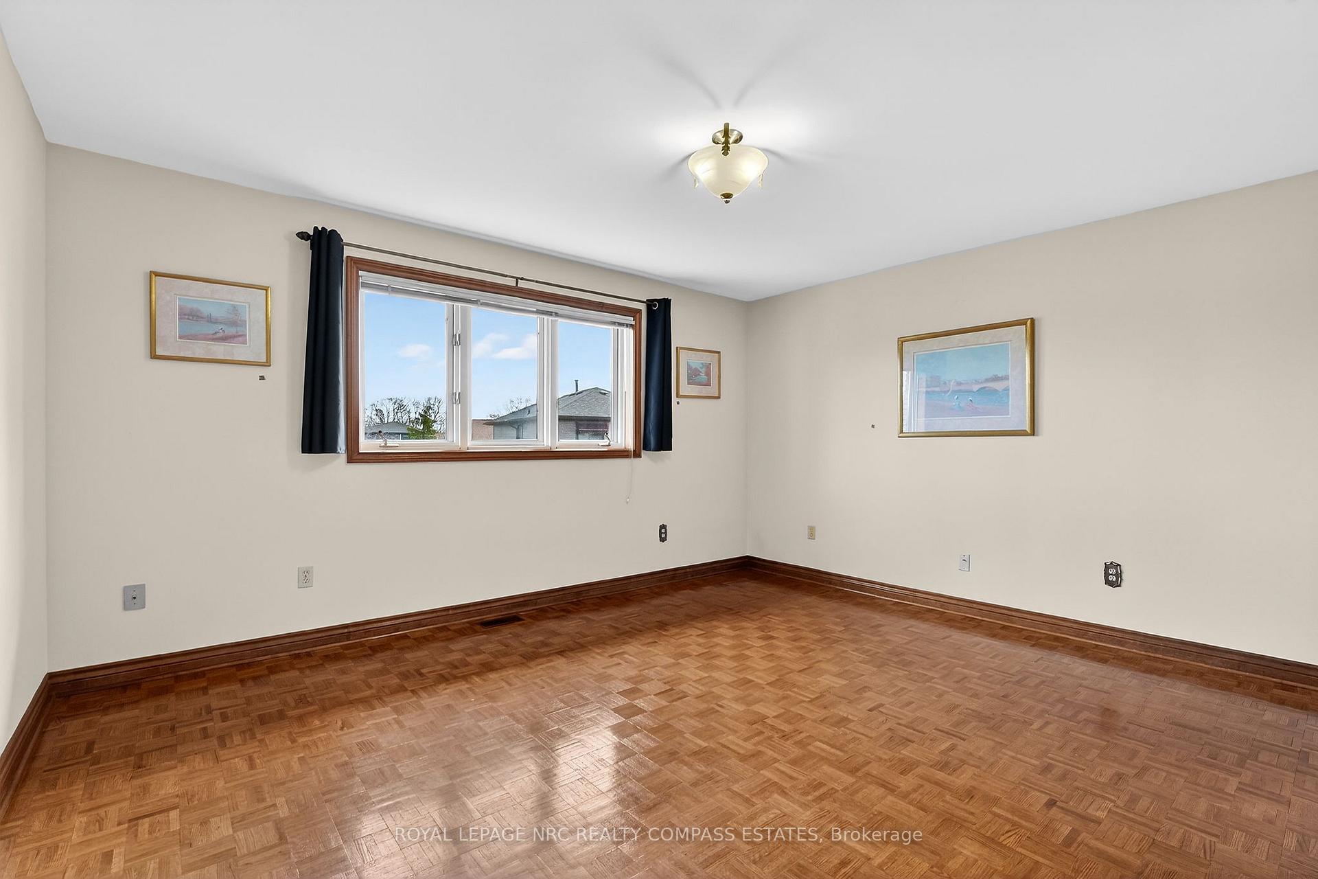 Photo 22 of 36 Chancery Circle, St. Catharines, Vine/Linwell — HOMEH