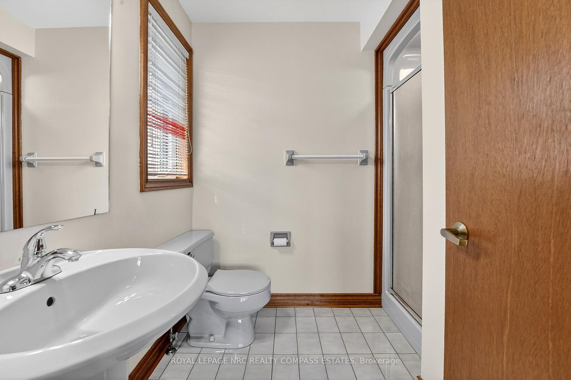 Photo 24 of 36 Chancery Circle, St. Catharines, Vine/Linwell — HOMEH