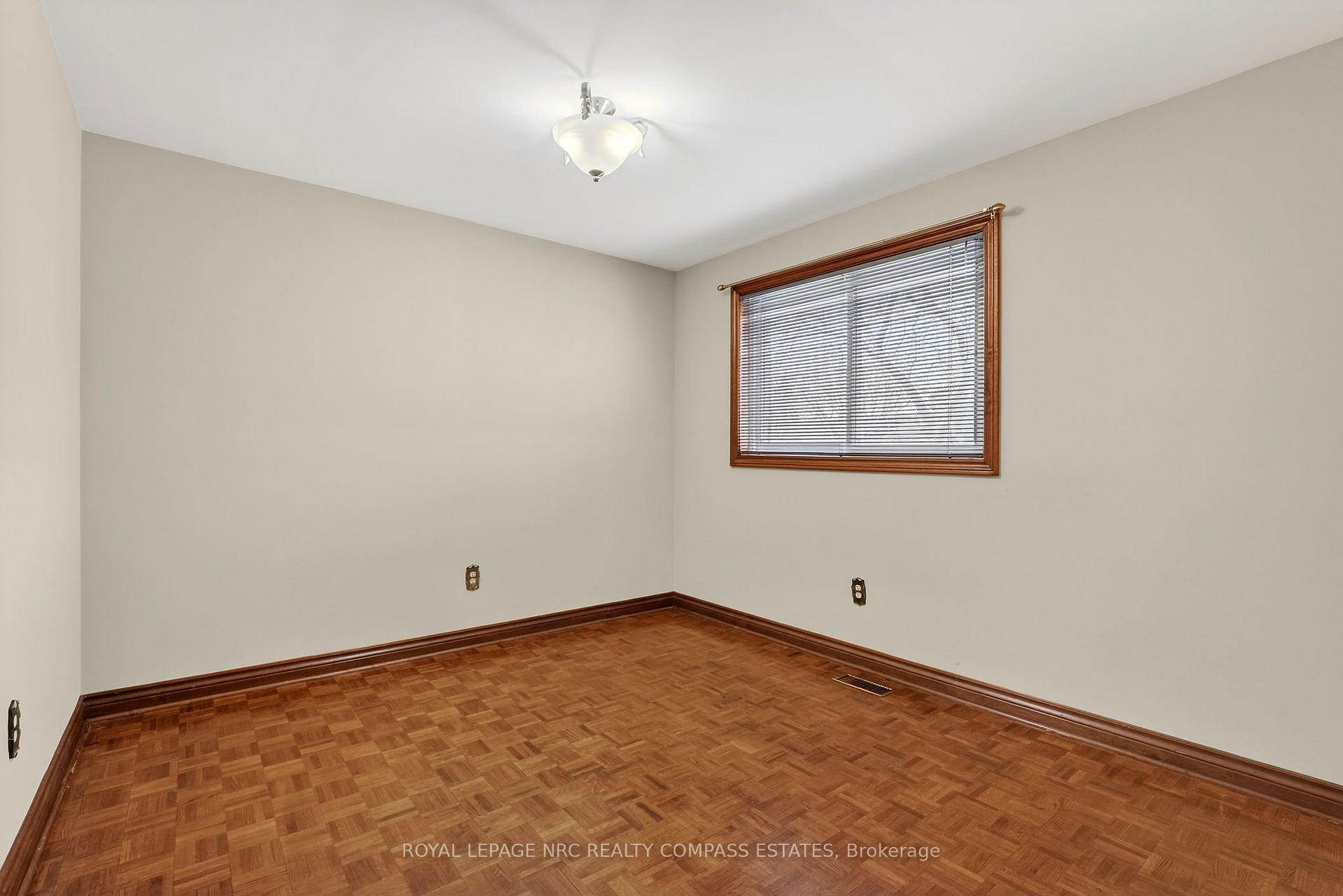 Photo 25 of 36 Chancery Circle, St. Catharines, Vine/Linwell — HOMEH