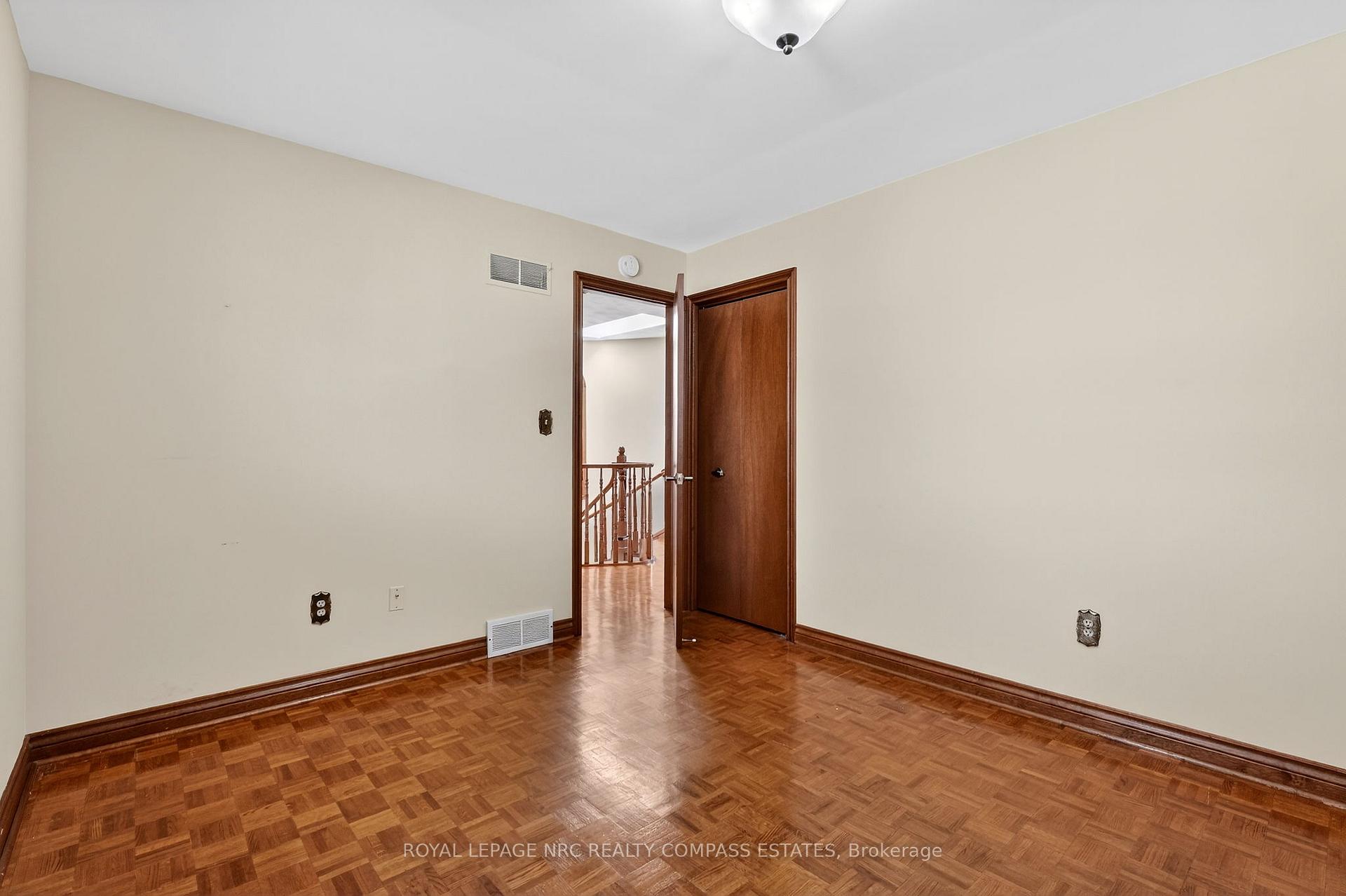 Photo 26 of 36 Chancery Circle, St. Catharines, Vine/Linwell — HOMEH