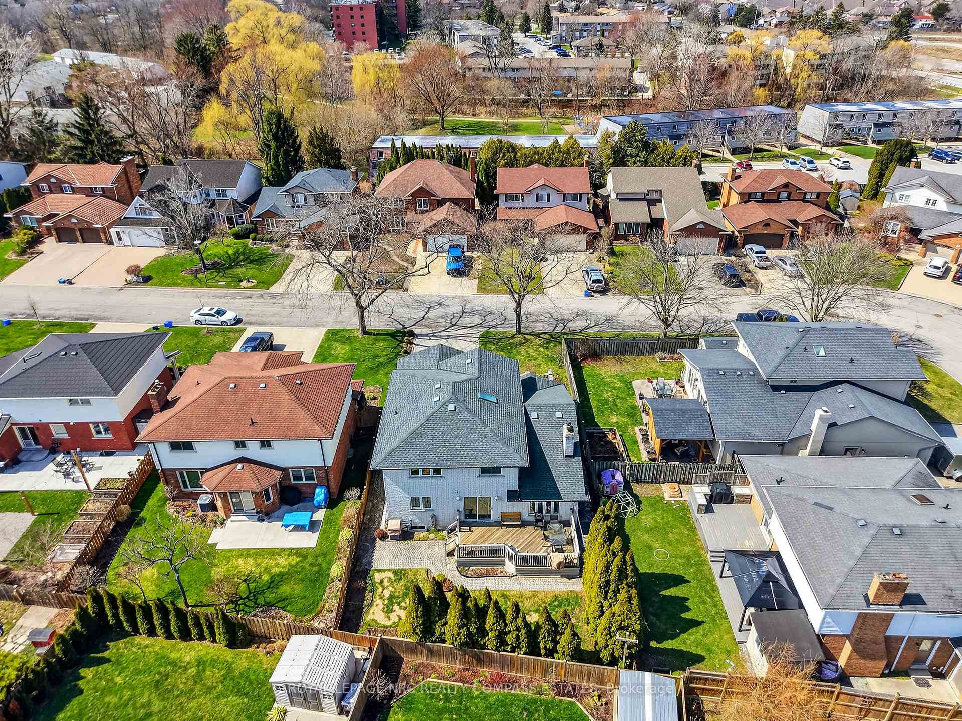 Photo 40 of 36 Chancery Circle, St. Catharines, Vine/Linwell — HOMEH