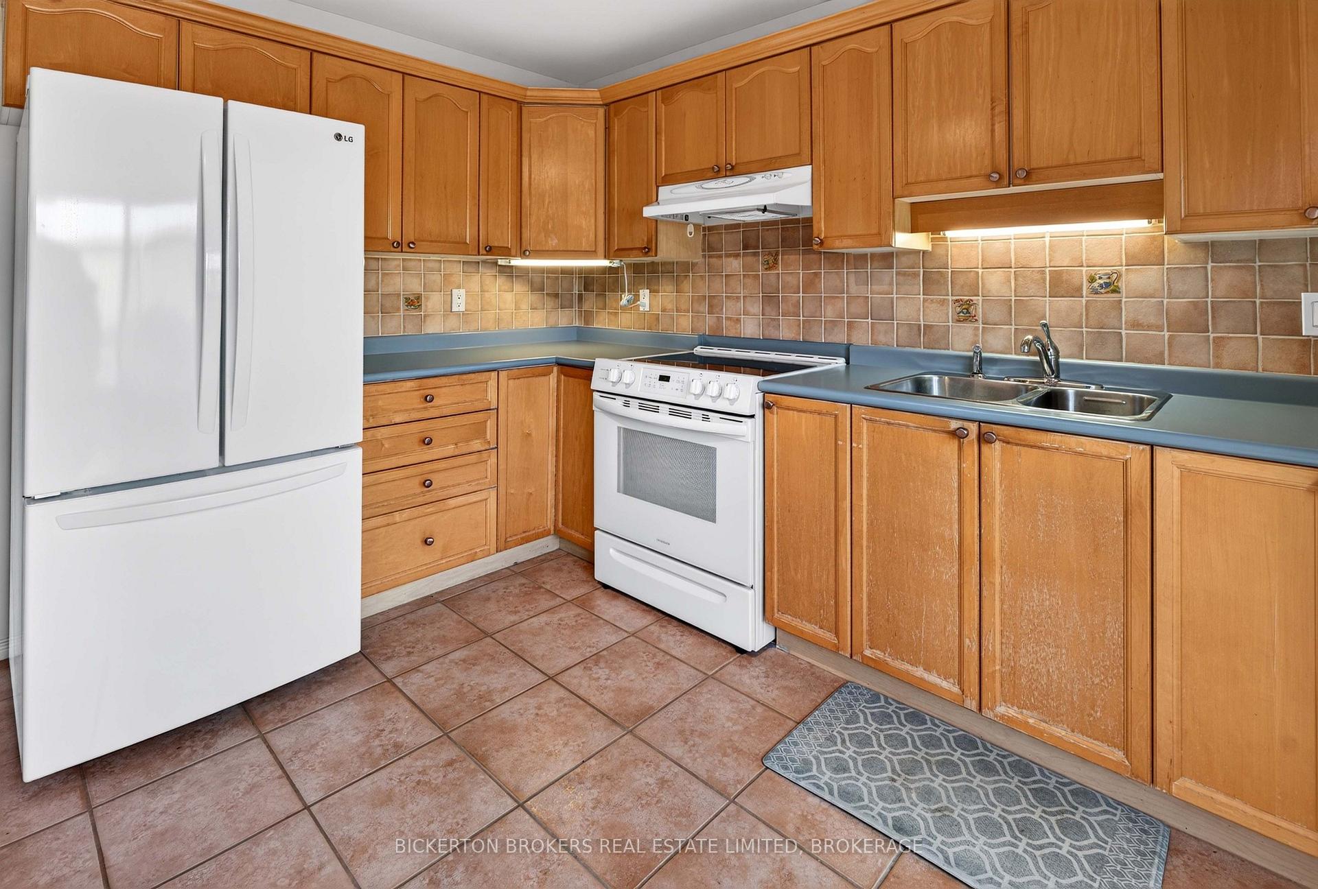 Photo 14 of 354 Oak Street, Gananoque, Gananoque — HOMEH