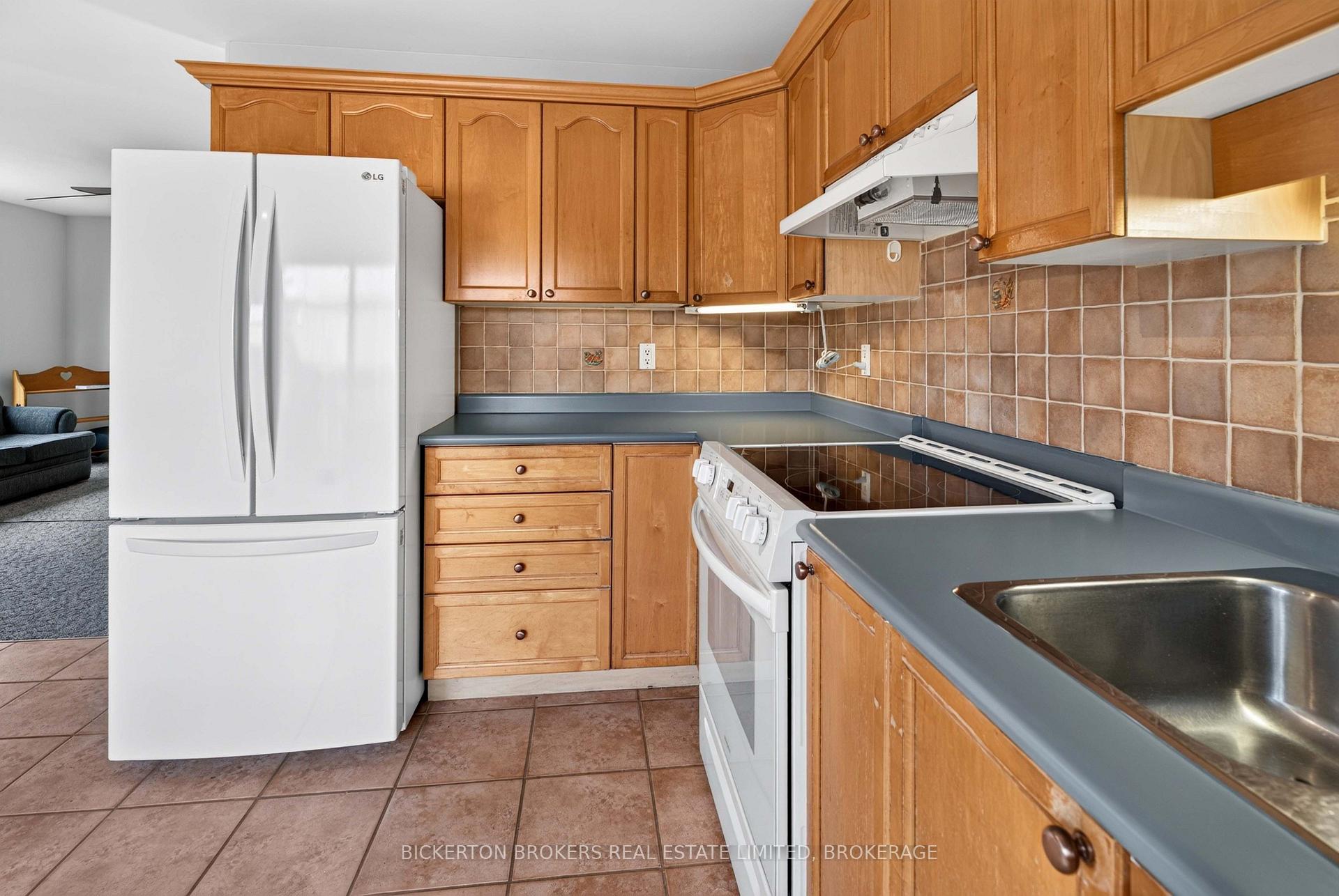 Photo 13 of 354 Oak Street, Gananoque, Gananoque — HOMEH