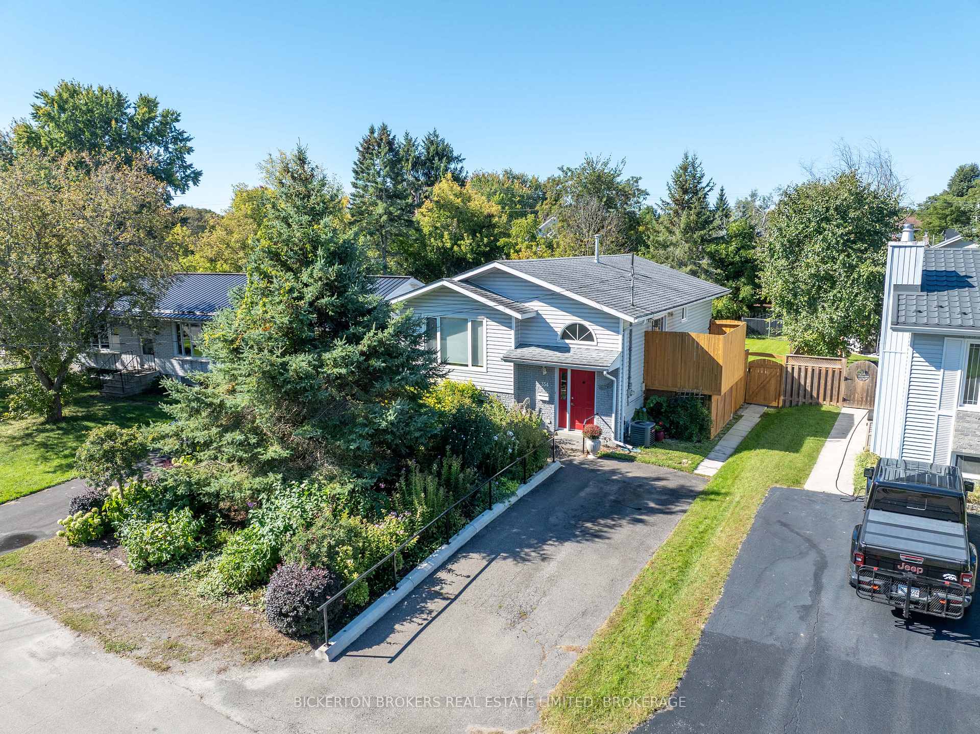 Photo 3 of 354 Oak Street, Gananoque, Gananoque — HOMEH