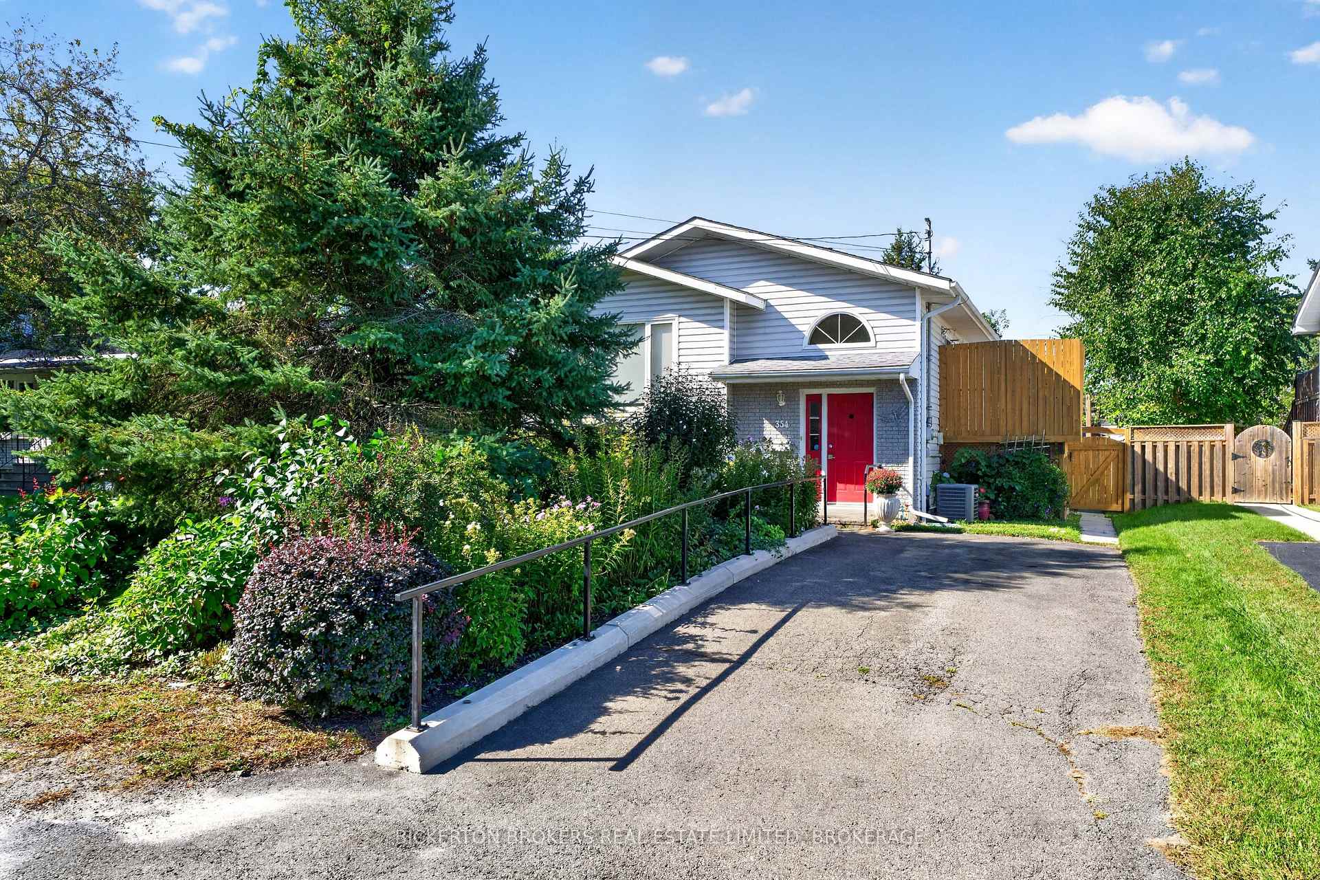 Photo 4 of 354 Oak Street, Gananoque, Gananoque — HOMEH