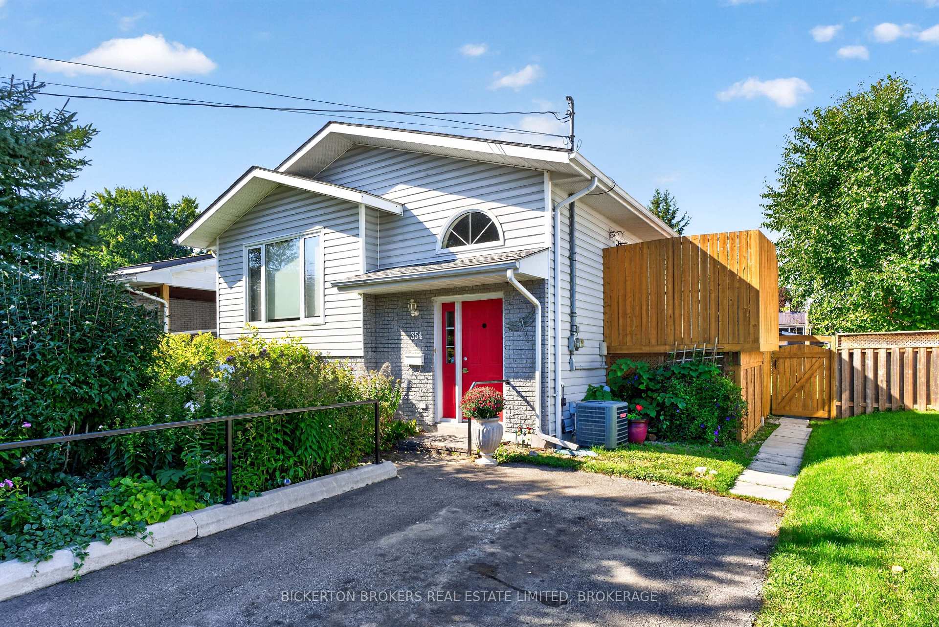 Photo 2 of 354 Oak Street, Gananoque, Gananoque — HOMEH