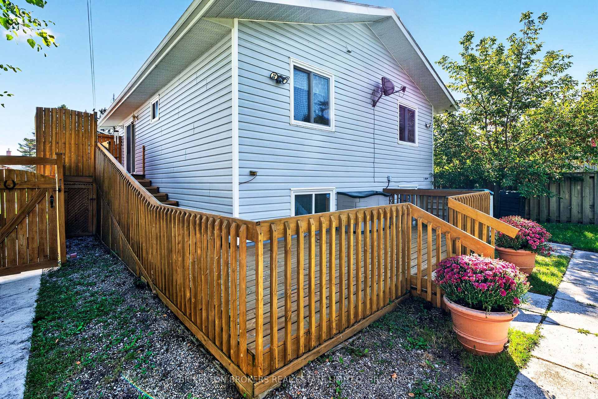 Photo 36 of 354 Oak Street, Gananoque, Gananoque — HOMEH
