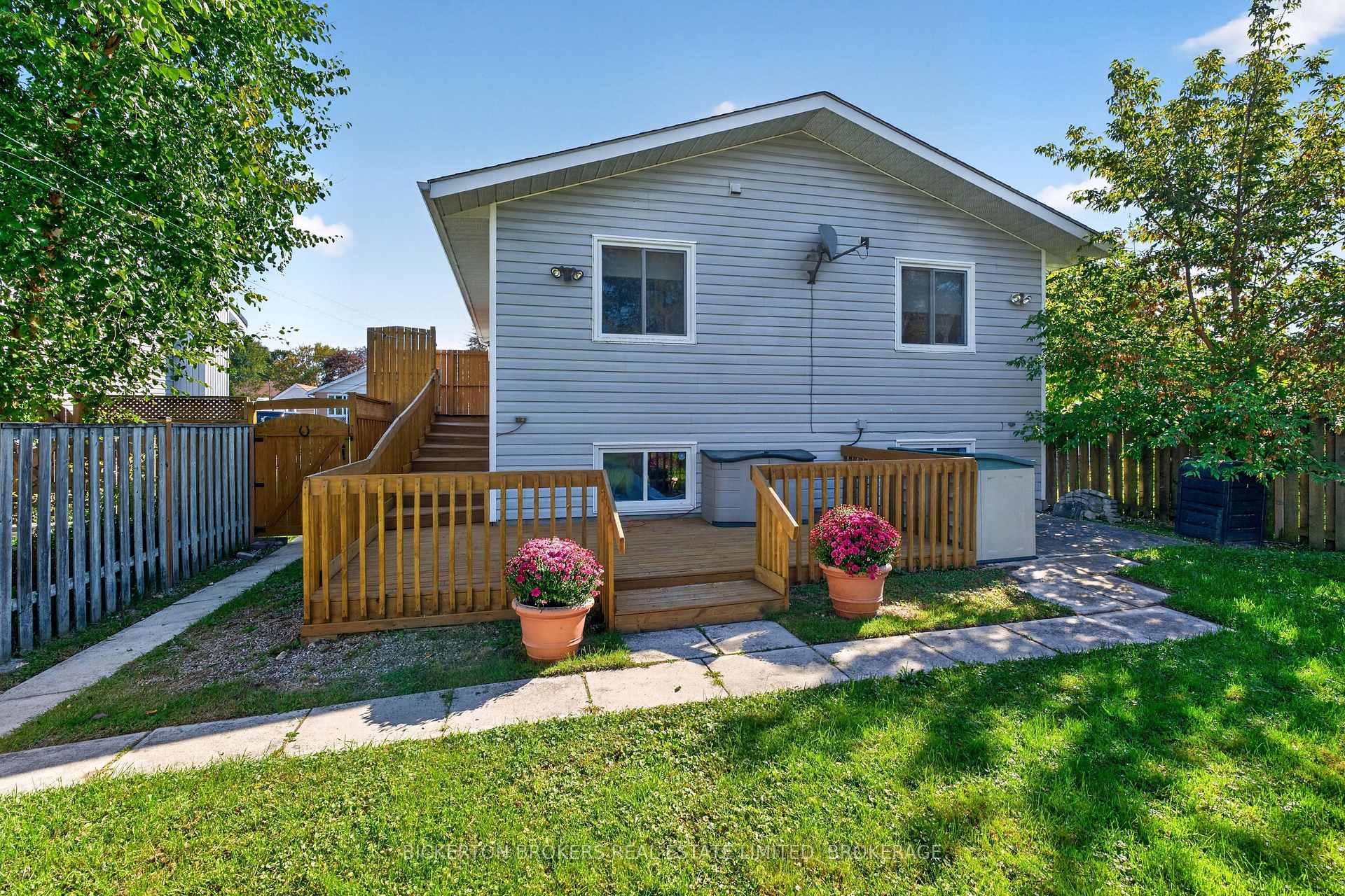 Photo 5 of 354 Oak Street, Gananoque, Gananoque — HOMEH