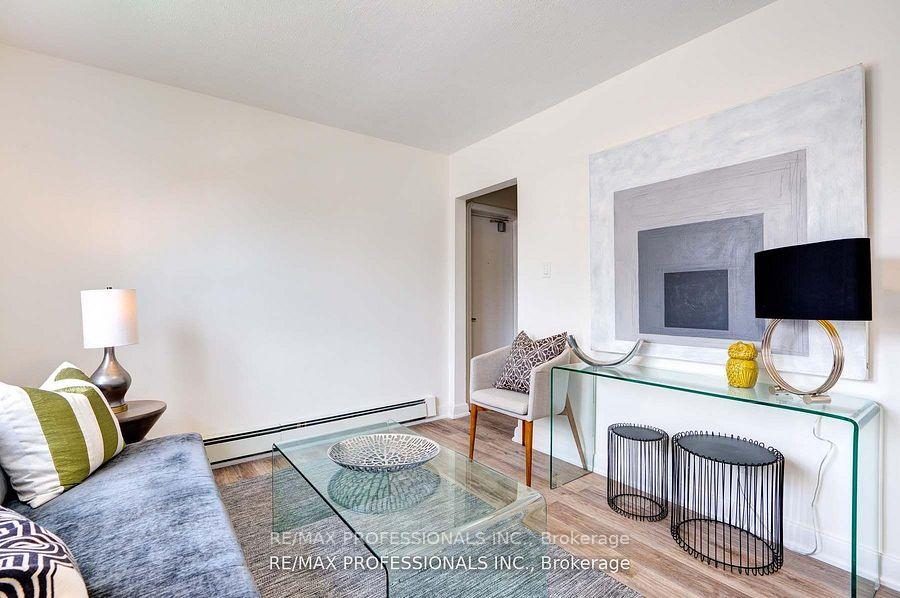 Photo 2 of Unit 2, 284 Gledhill Avenue W, Toronto, Woodbine-Lumsden — HOMEH