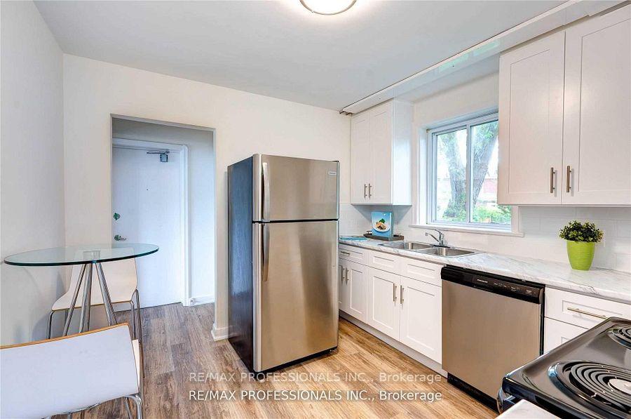 Photo 3 of Unit 2, 284 Gledhill Avenue W, Toronto, Woodbine-Lumsden — HOMEH