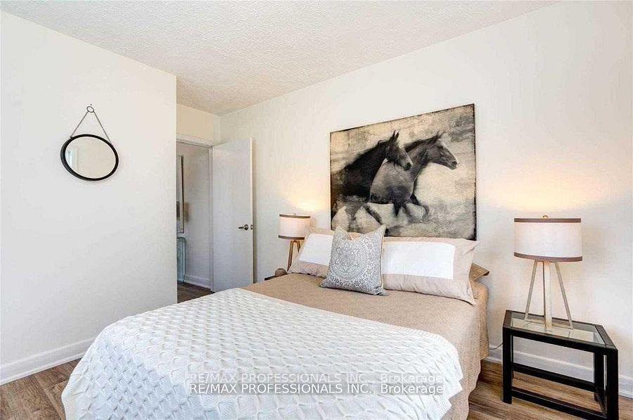 Photo 4 of Unit 2, 284 Gledhill Avenue W, Toronto, Woodbine-Lumsden — HOMEH
