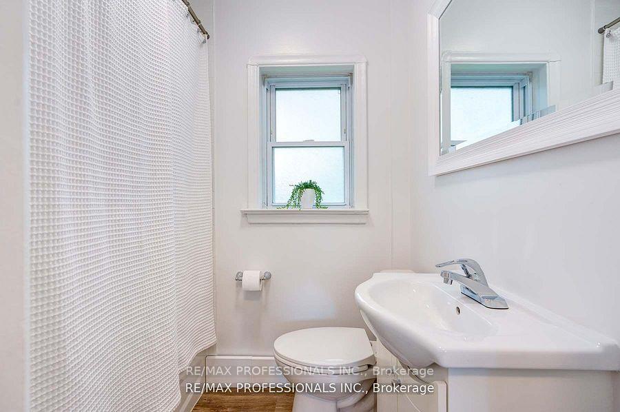Photo 5 of Unit 2, 284 Gledhill Avenue W, Toronto, Woodbine-Lumsden — HOMEH