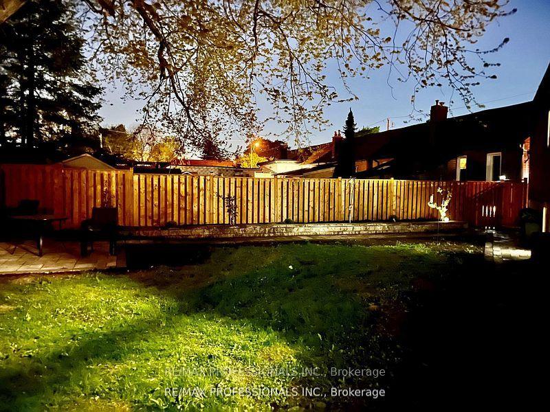 Photo 6 of Unit 2, 284 Gledhill Avenue W, Toronto, Woodbine-Lumsden — HOMEH