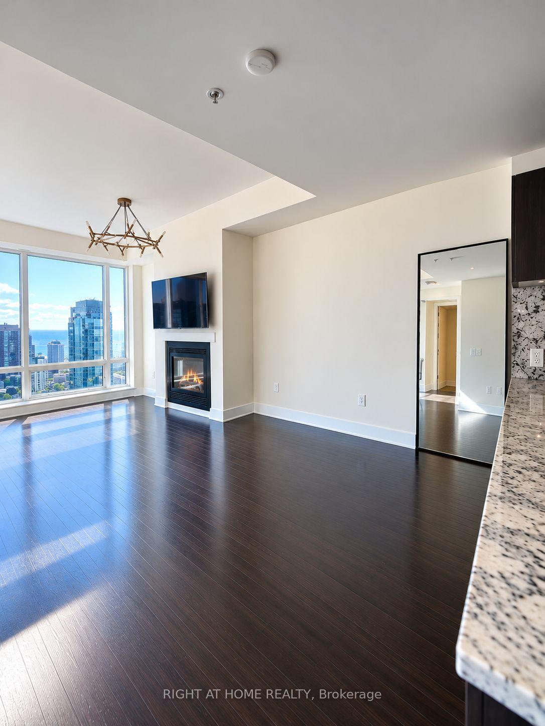 Photo 4 of Unit 4102, 180 University Avenue, Toronto, Bay Street Corridor — HOMEH