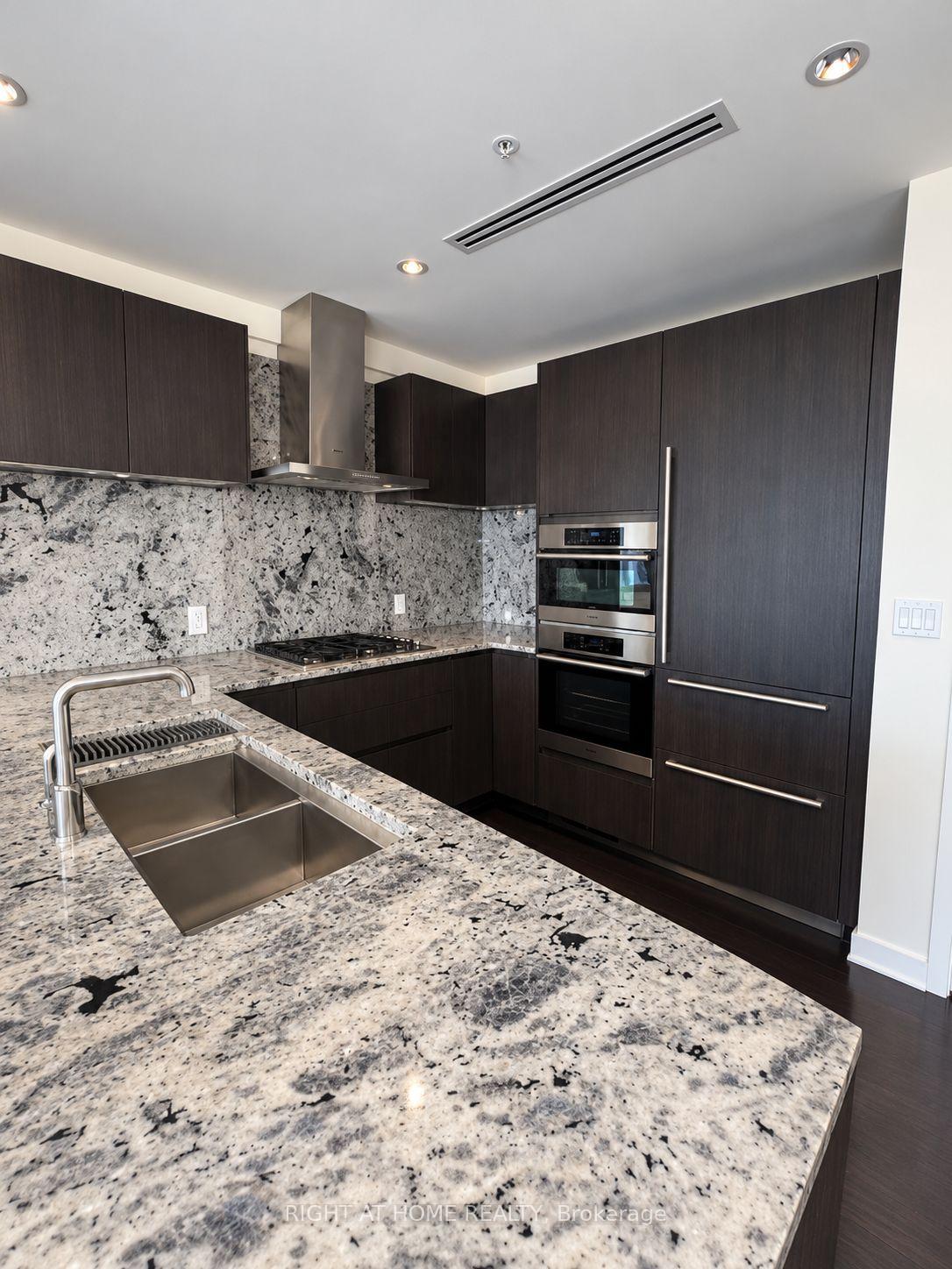 Photo 6 of Unit 4102, 180 University Avenue, Toronto, Bay Street Corridor — HOMEH
