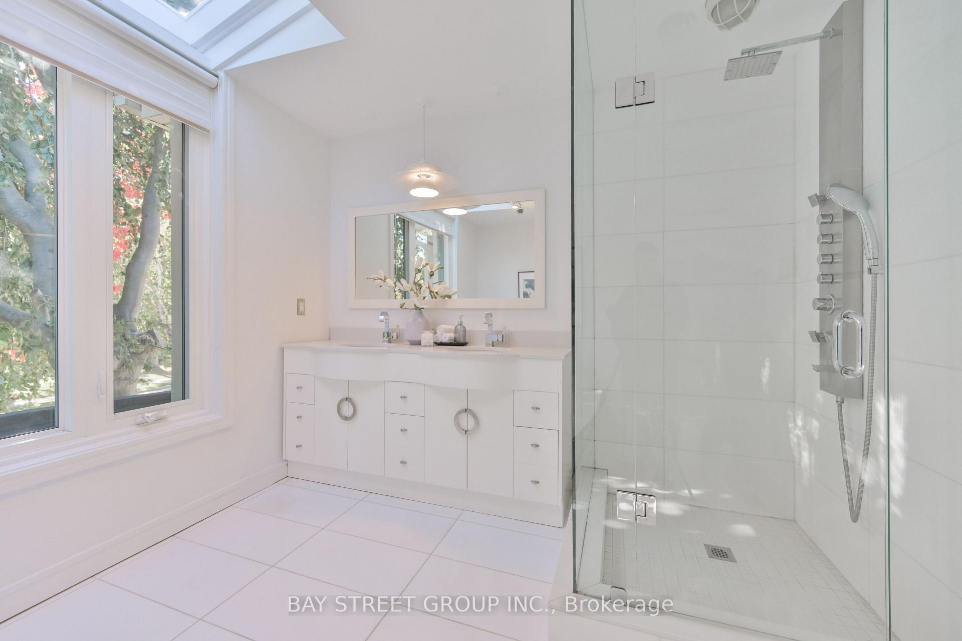 Photo 23 of 50 Owen Boulevard, North York, St. Andrew-Windfields — HOMEH