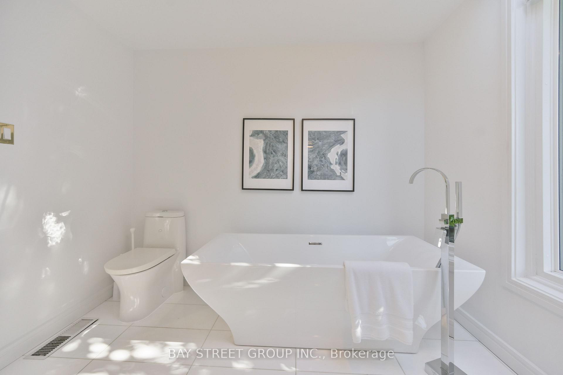 Photo 24 of 50 Owen Boulevard, North York, St. Andrew-Windfields — HOMEH