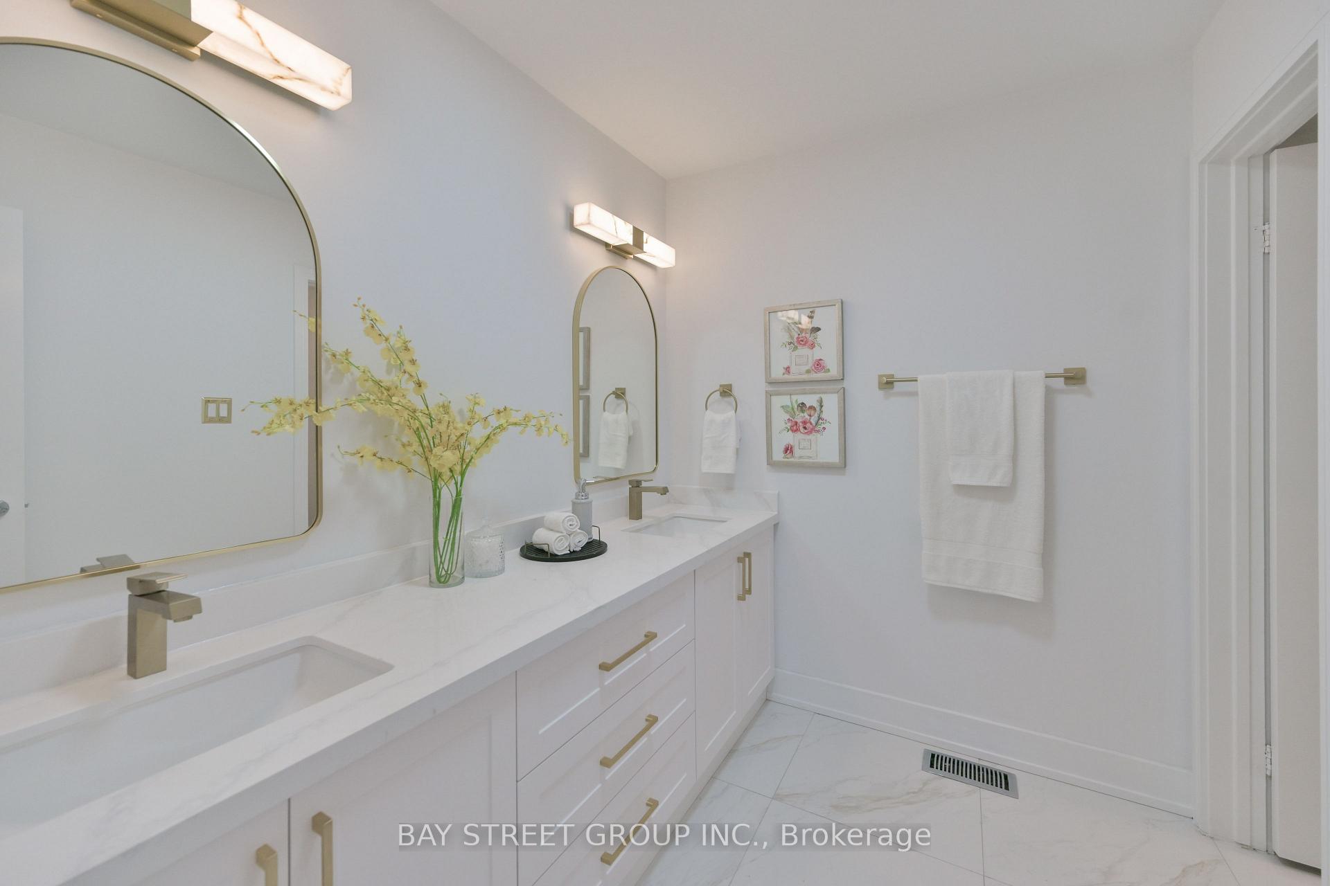 Photo 27 of 50 Owen Boulevard, North York, St. Andrew-Windfields — HOMEH