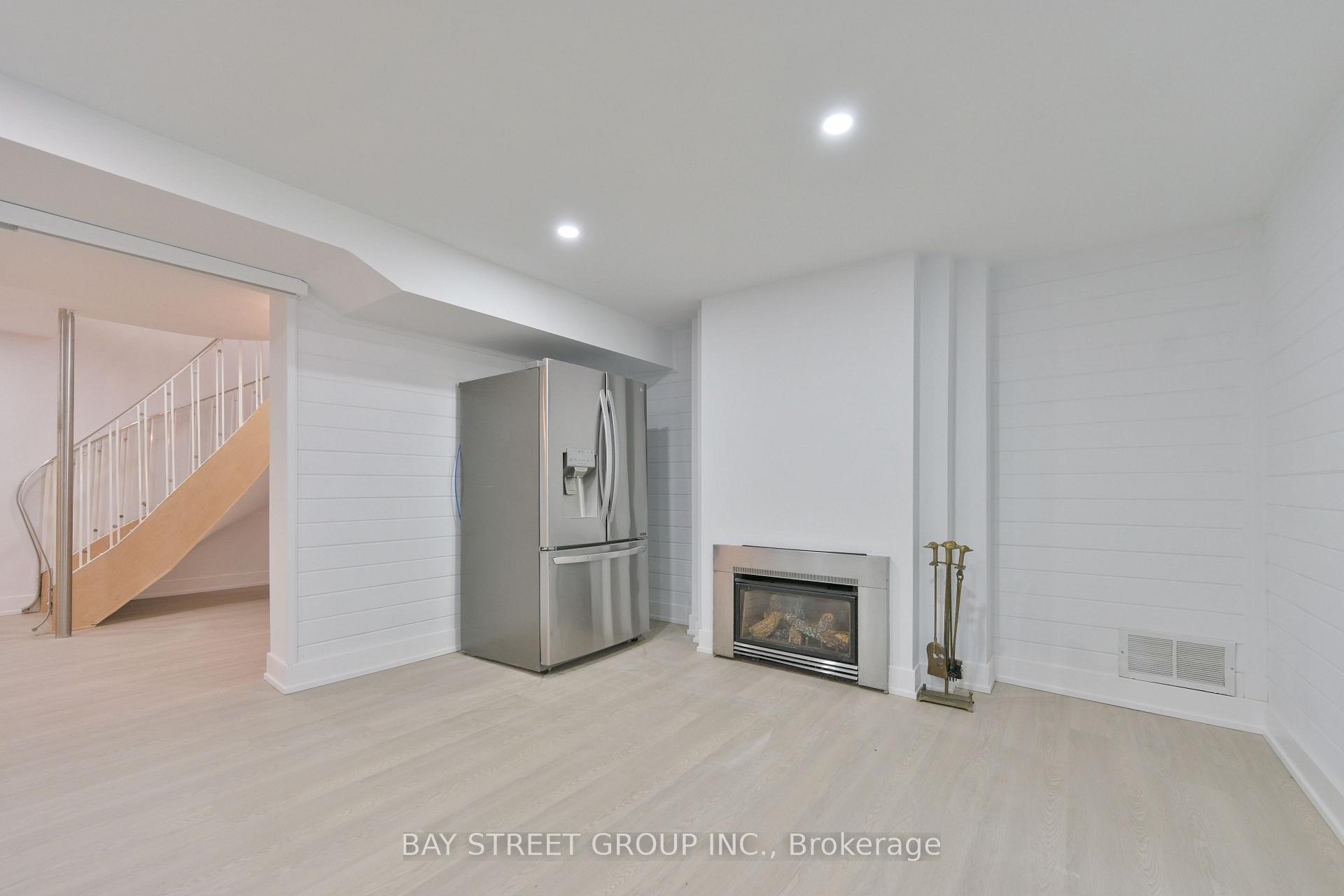 Photo 34 of 50 Owen Boulevard, North York, St. Andrew-Windfields — HOMEH