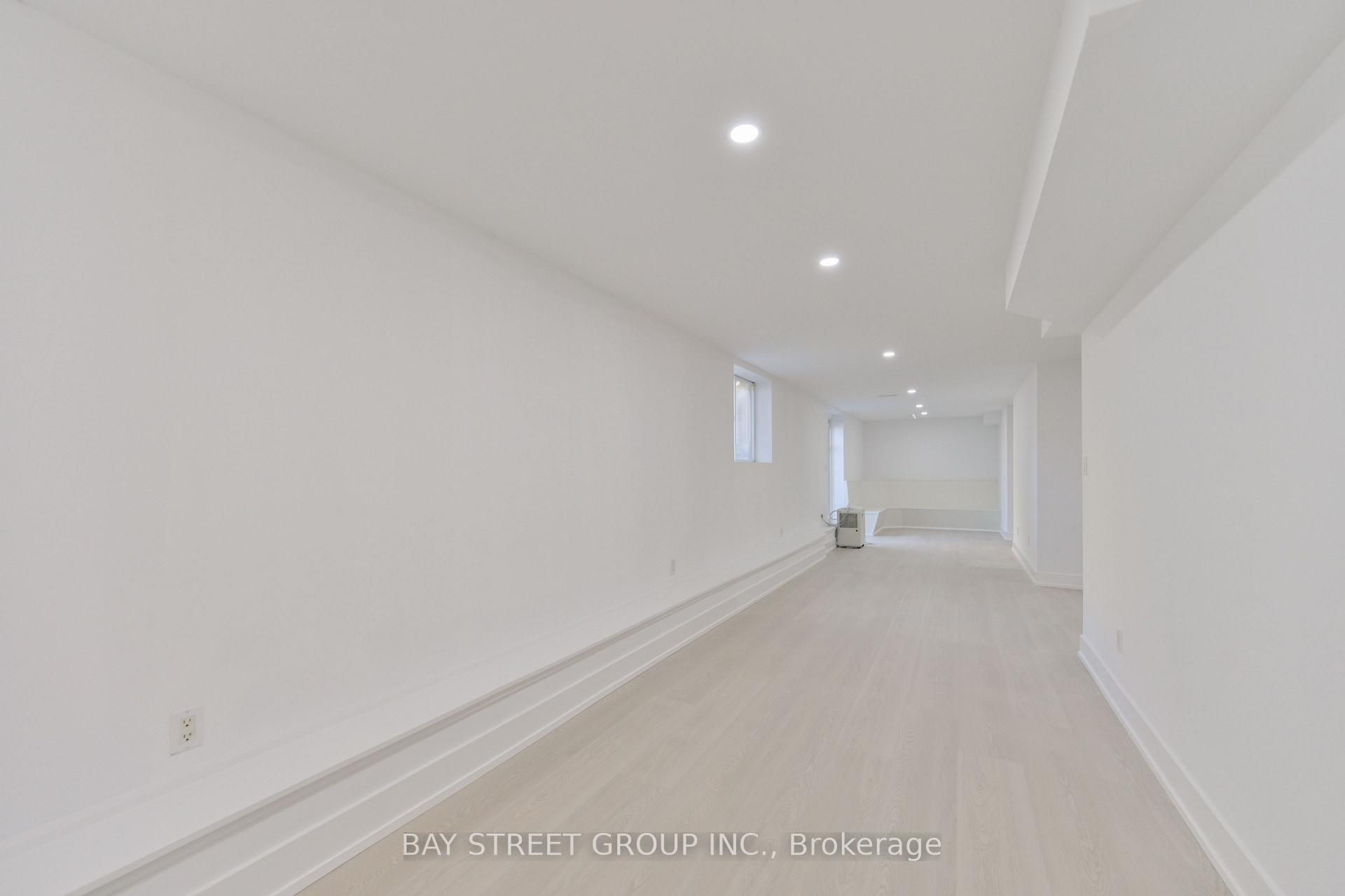 Photo 35 of 50 Owen Boulevard, North York, St. Andrew-Windfields — HOMEH