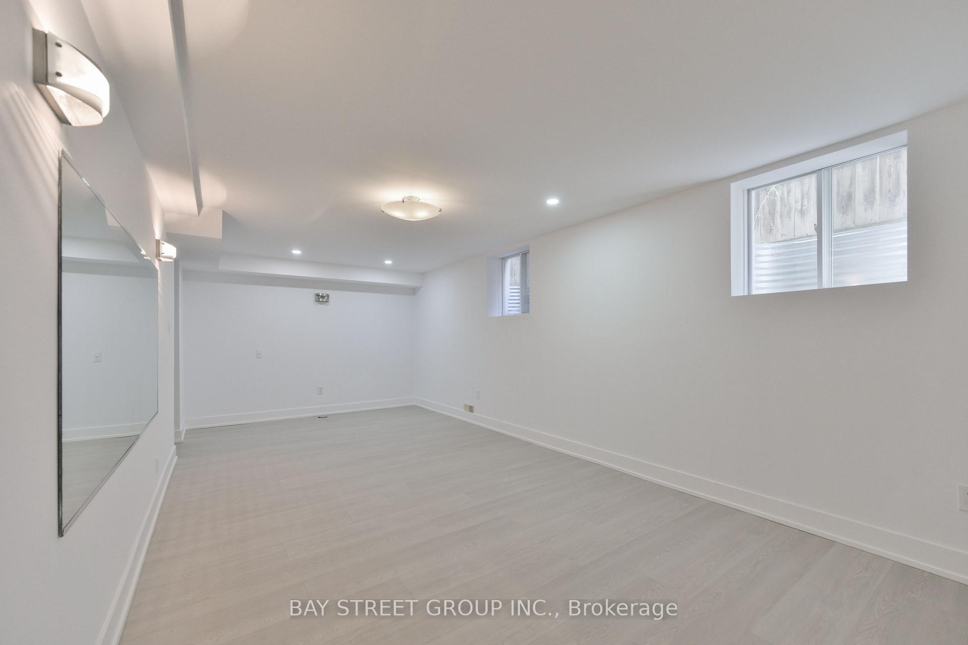 Photo 38 of 50 Owen Boulevard, North York, St. Andrew-Windfields — HOMEH