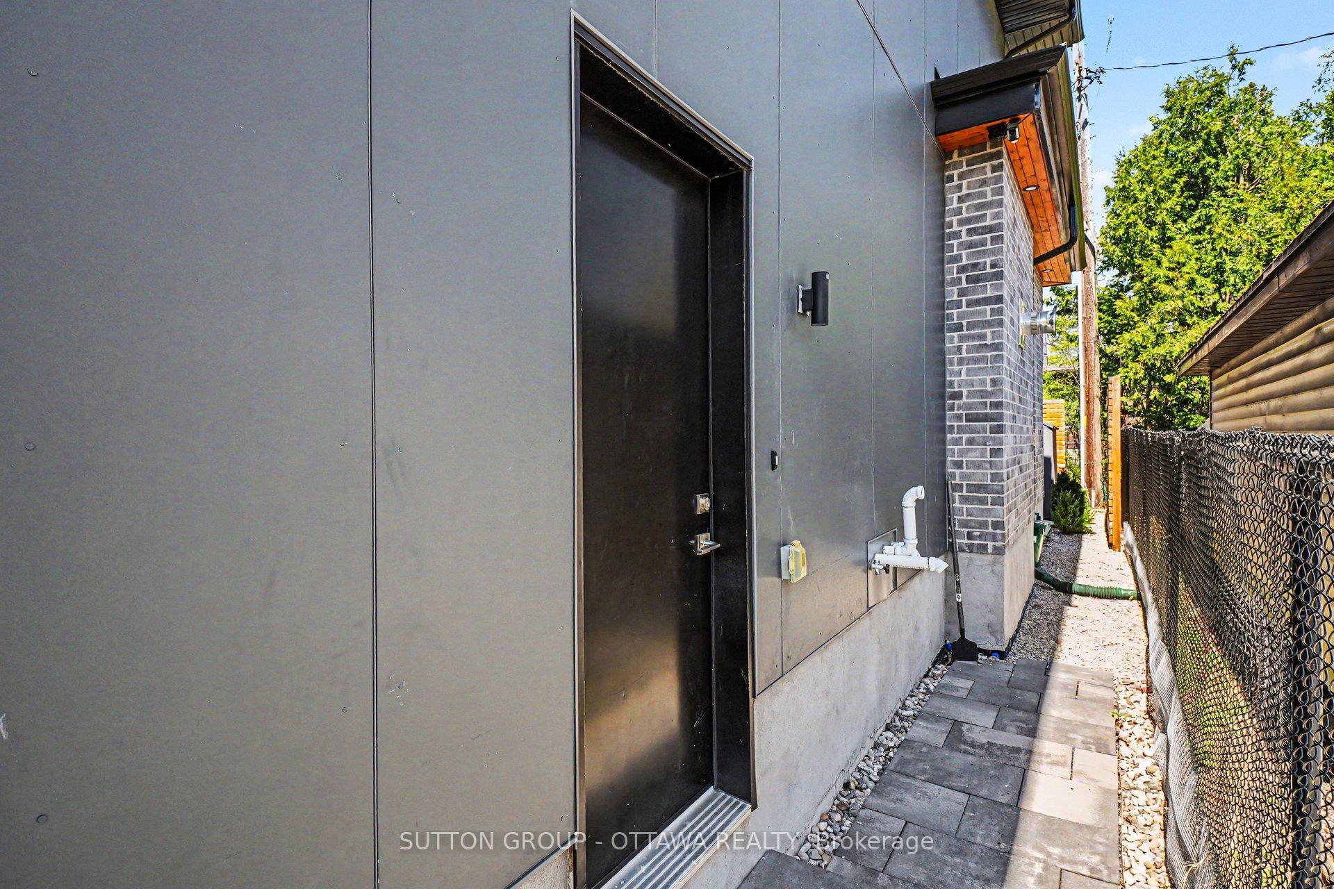 Photo 2 of Unit B, 17 Lotta Avenue, Ottawa, Meadowlands/St. Claire Gardens — HOMEH