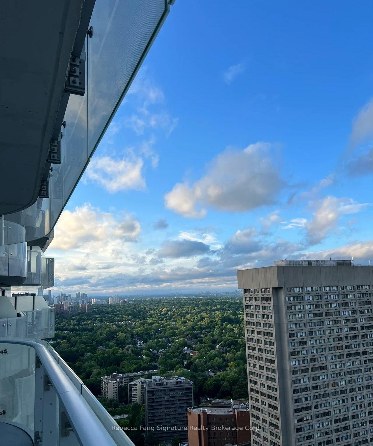 Front of Unit 3504, 1 Bloor Street