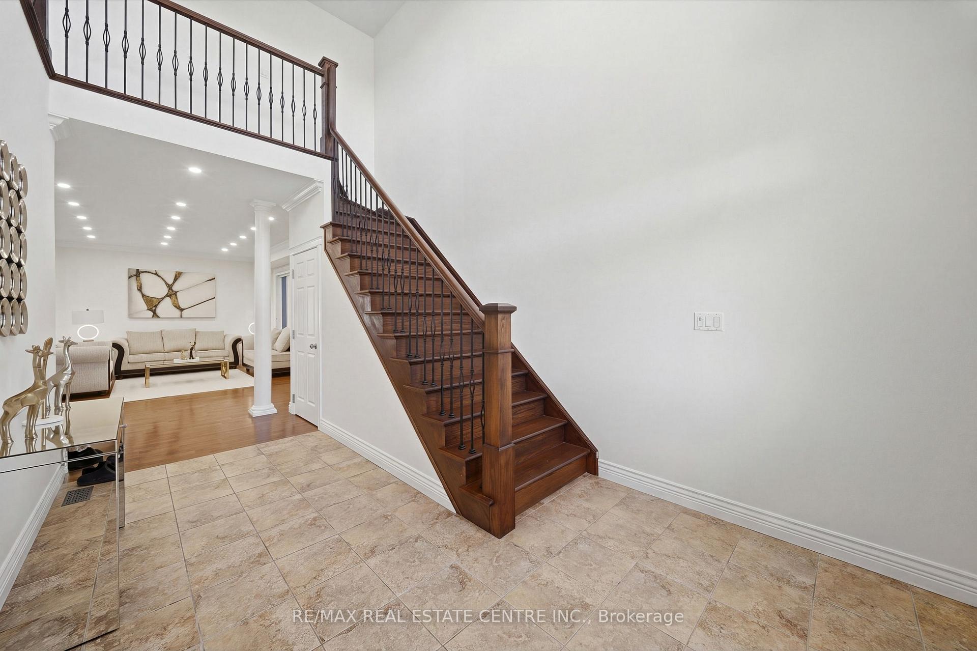 Photo 9 of 509 St Moritz Avenue, Waterloo, Clair Hills — HOMEH