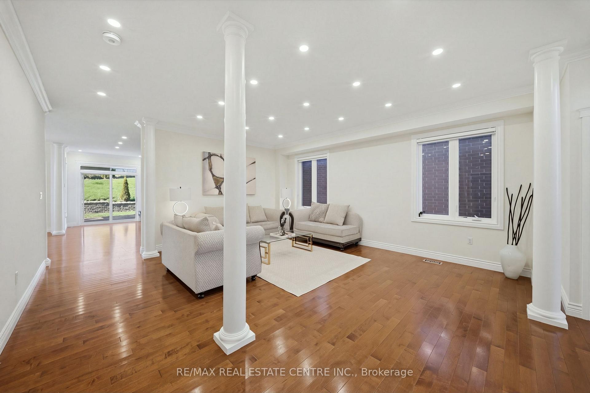 Photo 10 of 509 St Moritz Avenue, Waterloo, Clair Hills — HOMEH