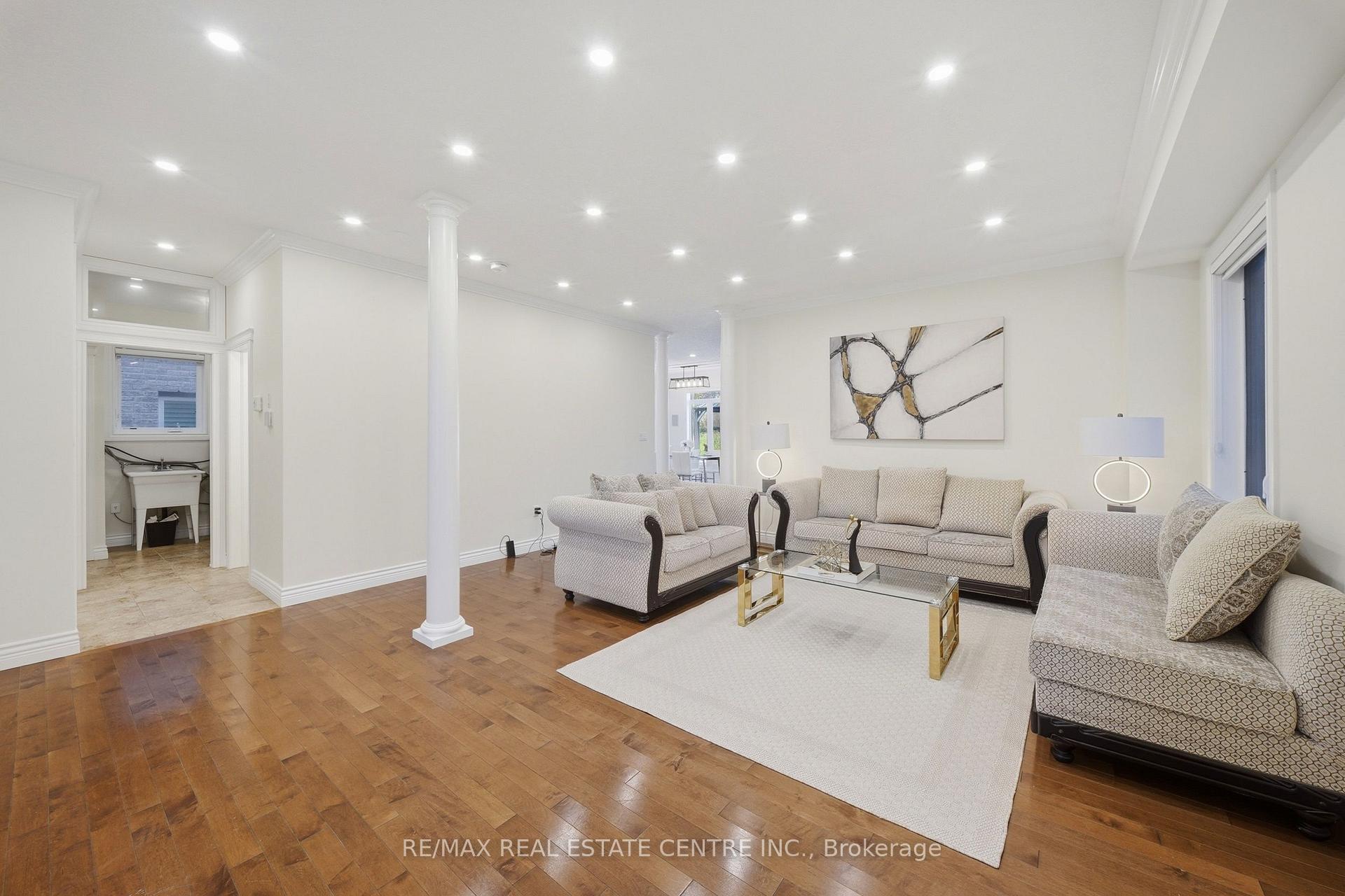 Photo 15 of 509 St Moritz Avenue, Waterloo, Clair Hills — HOMEH