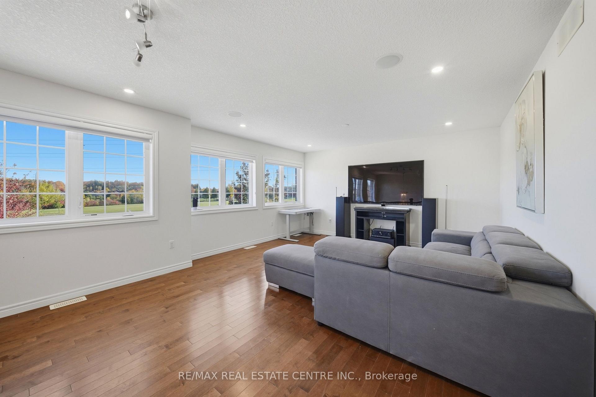 Photo 29 of 509 St Moritz Avenue, Waterloo, Clair Hills — HOMEH