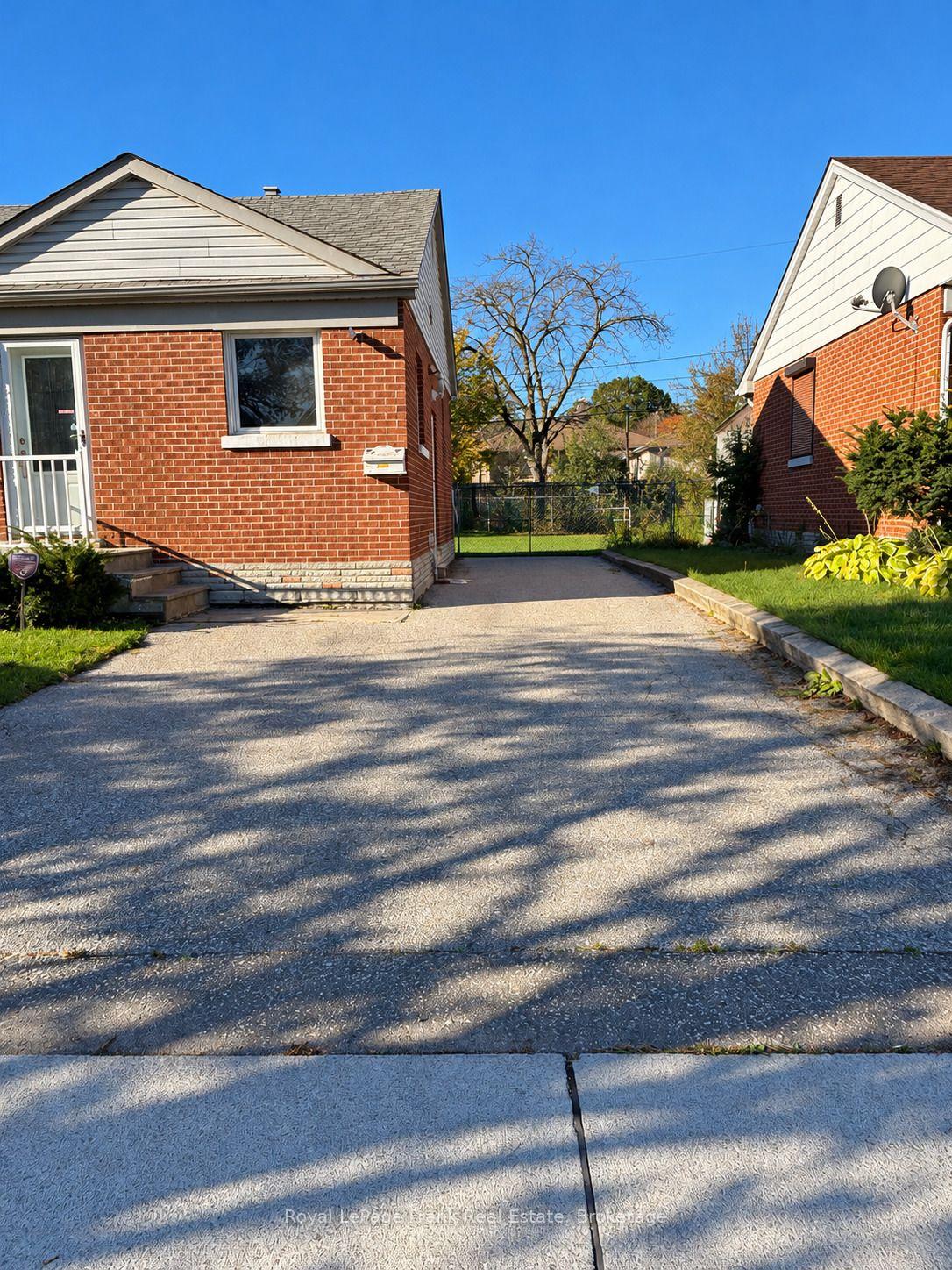 Photo 2 of 66 Admiral Road, Ajax, South East — HOMEH