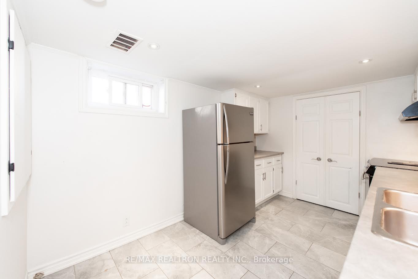 Photo 5 of 60 Northwood Drive, Brampton, Northwood Park — HOMEH