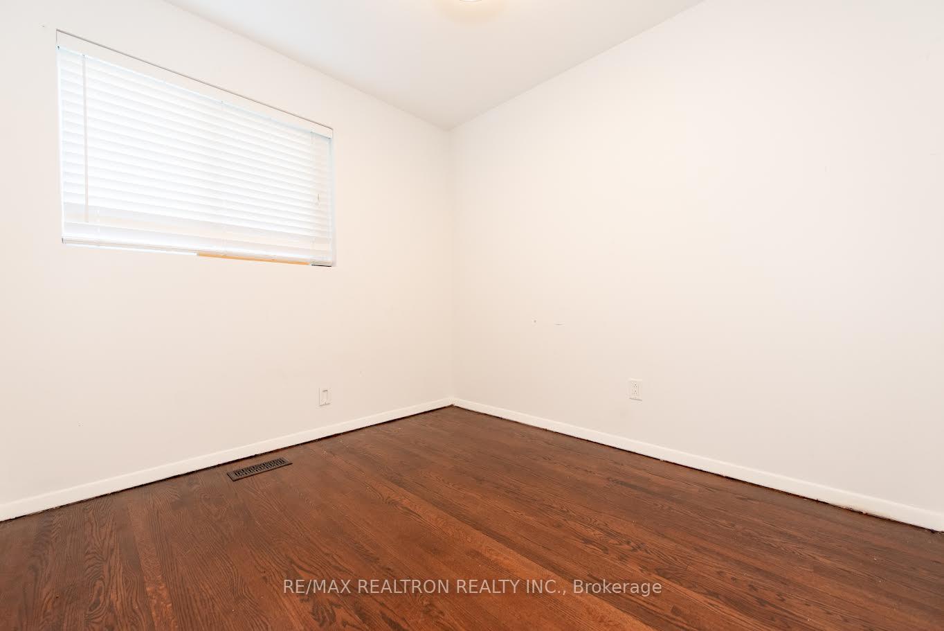 Photo 13 of 60 Northwood Drive, Brampton, Northwood Park — HOMEH