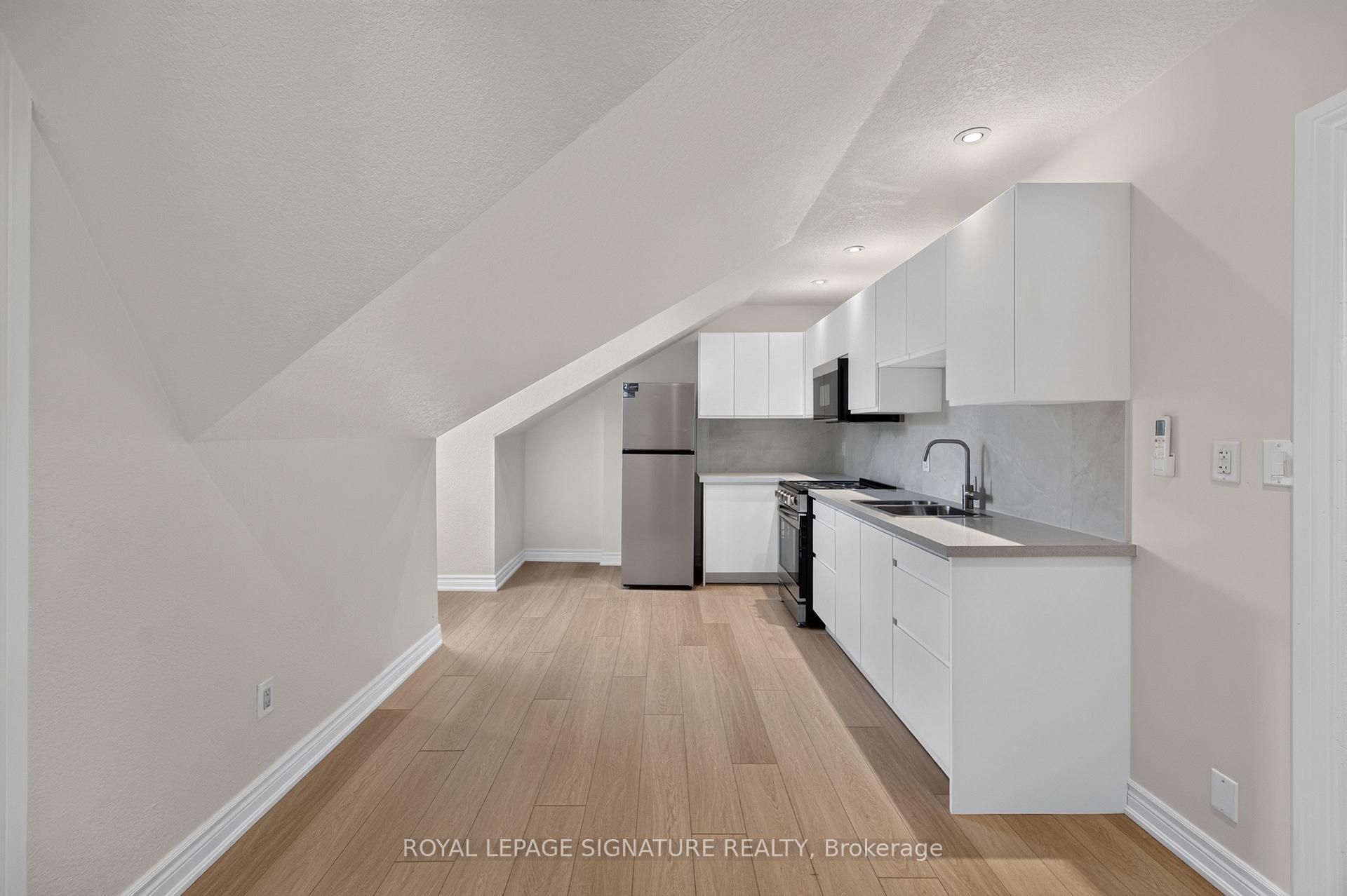 Photo 6 of Unit 4, 21 West Avenue S, Hamilton, Corktown — HOMEH