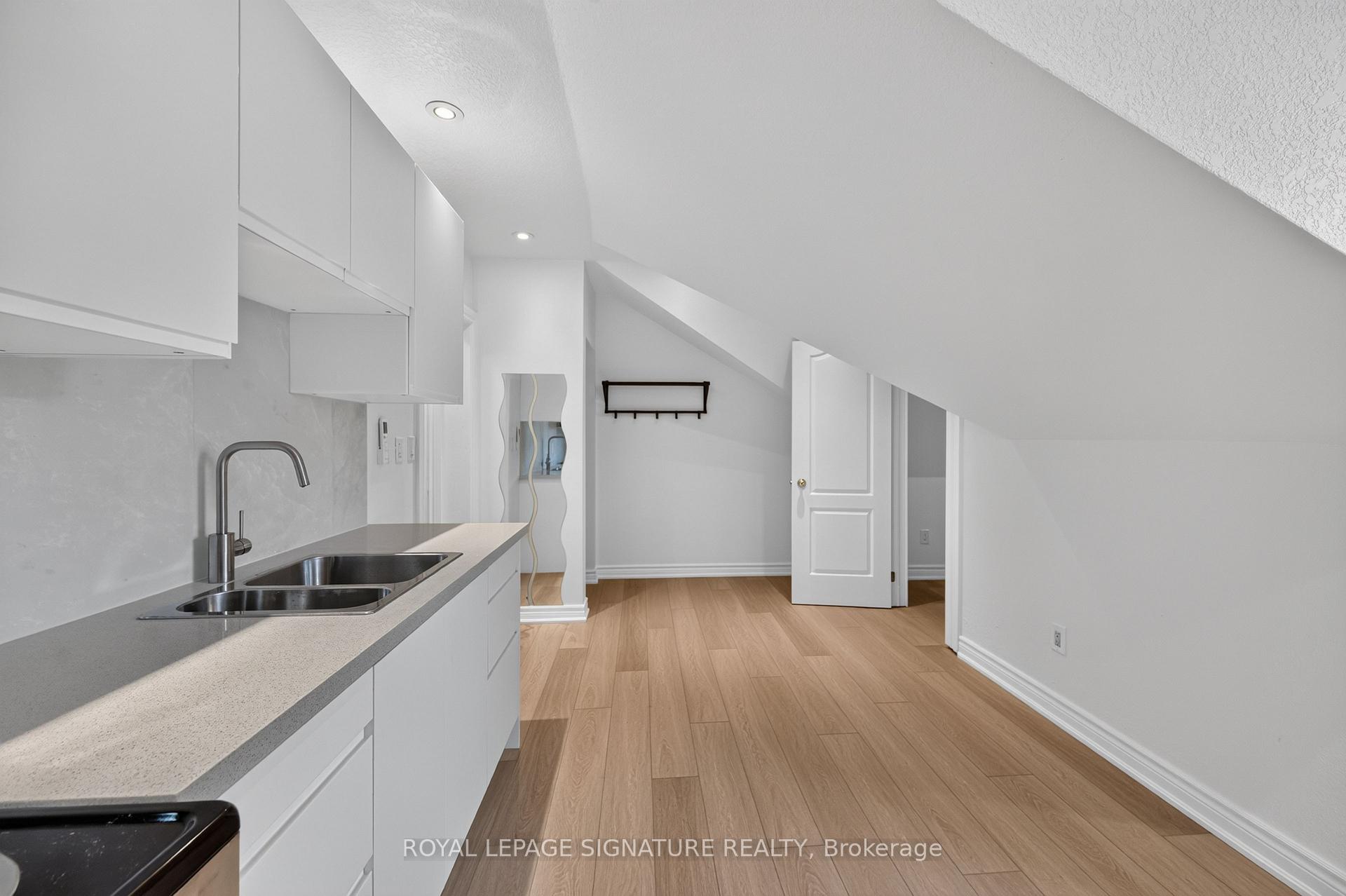 Photo 8 of Unit 4, 21 West Avenue S, Hamilton, Corktown — HOMEH