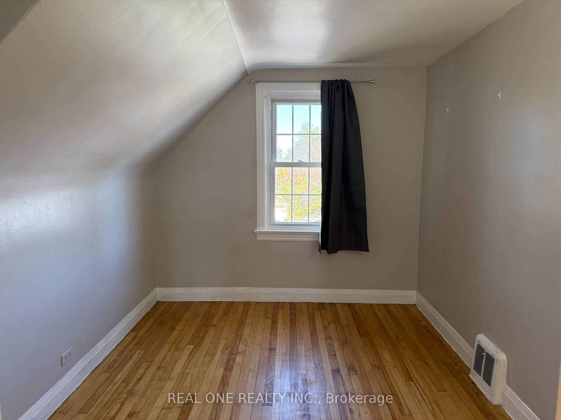 Photo 12 of 337 Victoria Avenue, Belleville, Belleville Ward — HOMEH