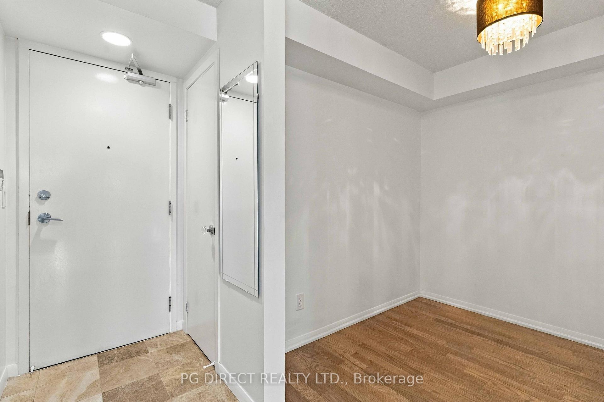 Photo 4 of Unit 412, 231 Fort York Boulevard, Toronto, Niagara — HOMEH