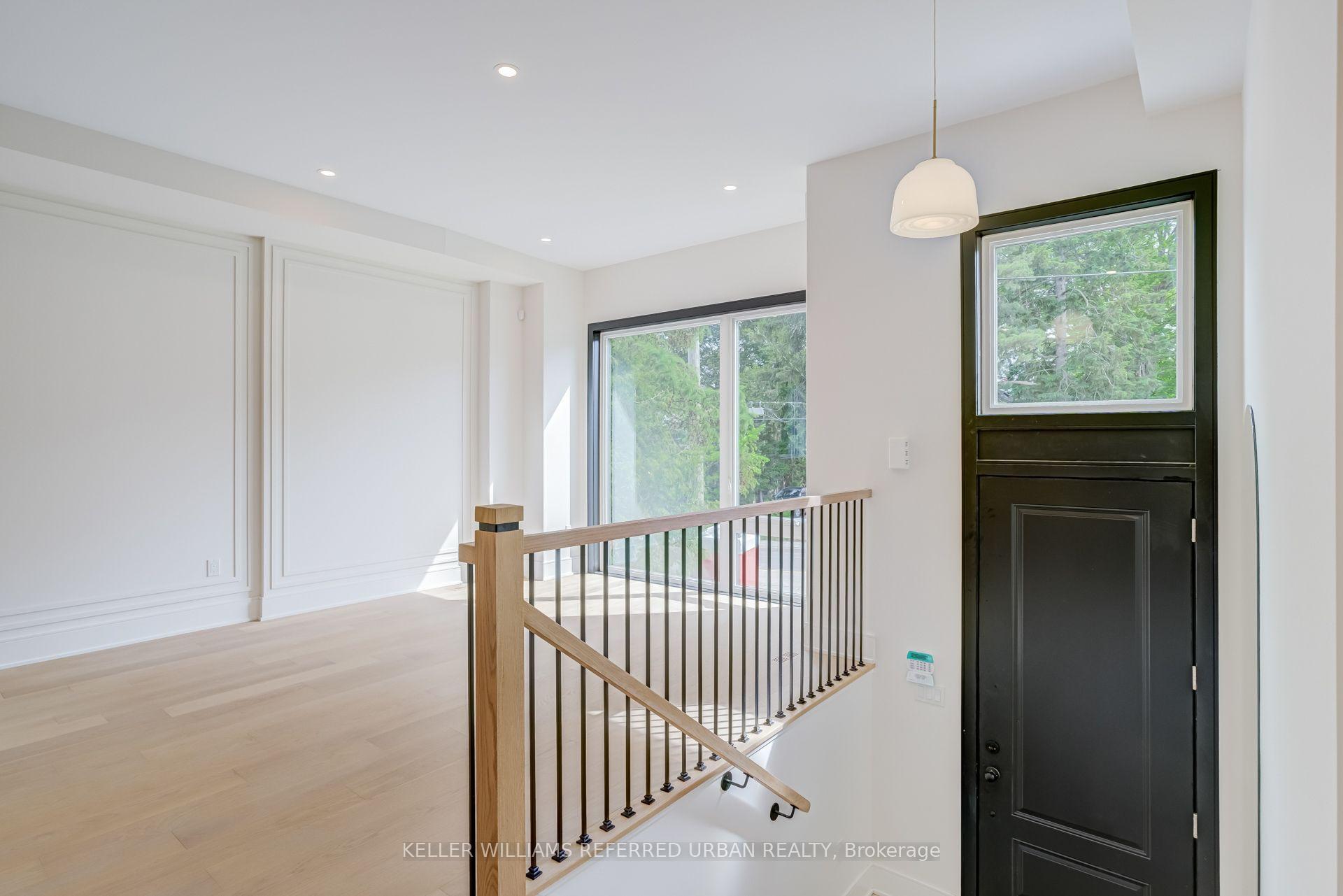 Photo 3 of 37 Wesley Avenue, Mississauga, Port Credit — HOMEH