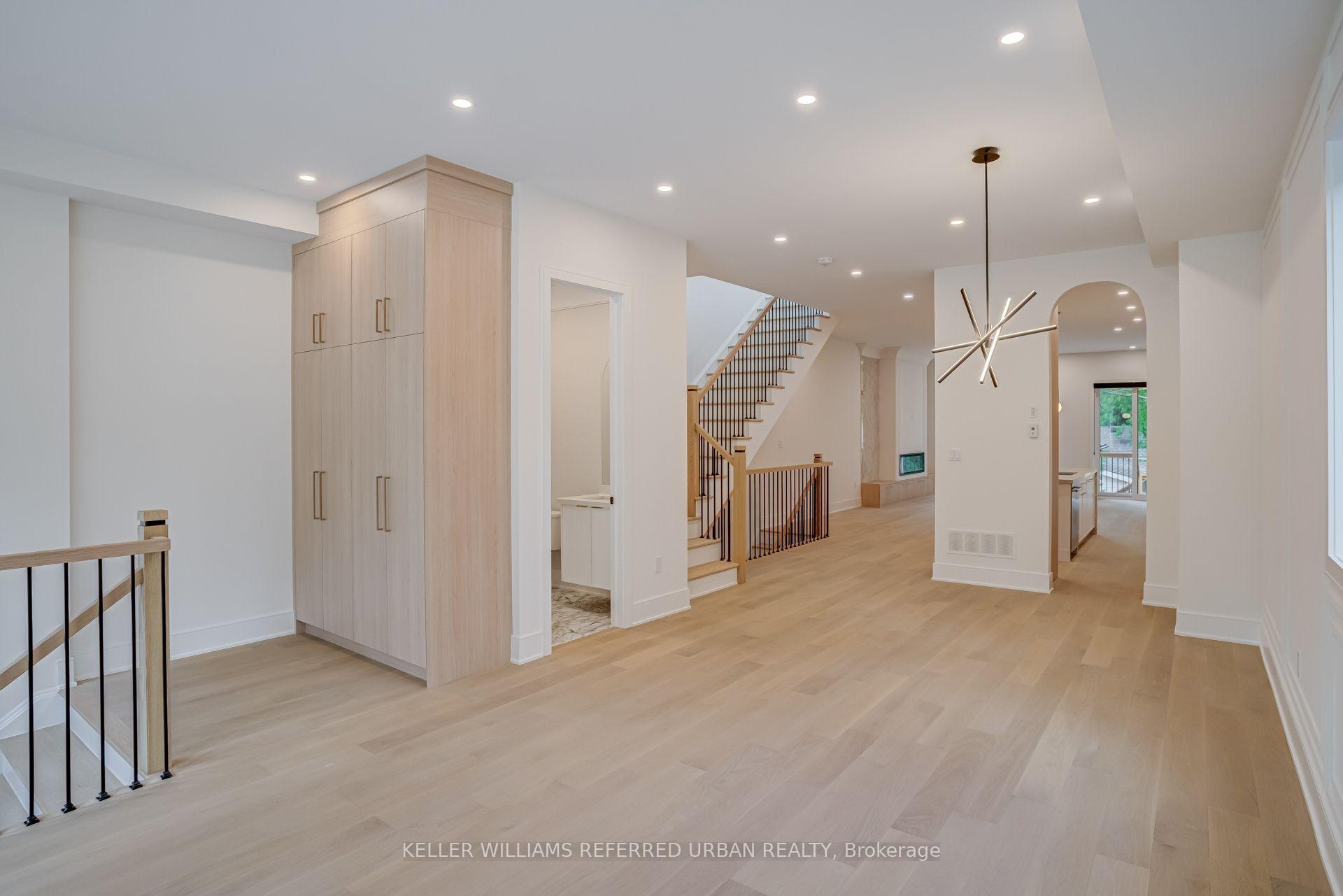 Photo 5 of 37 Wesley Avenue, Mississauga, Port Credit — HOMEH
