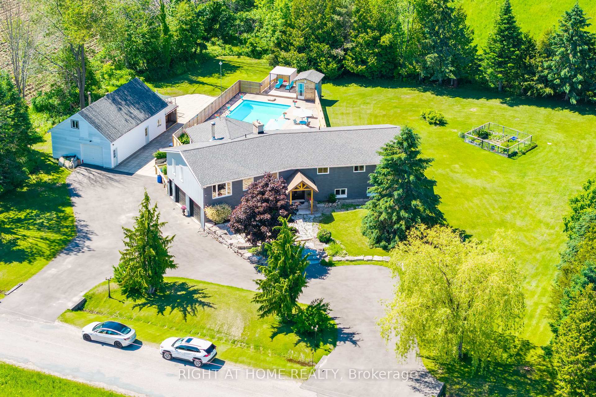 Photo of 560 Concession Road 15 W