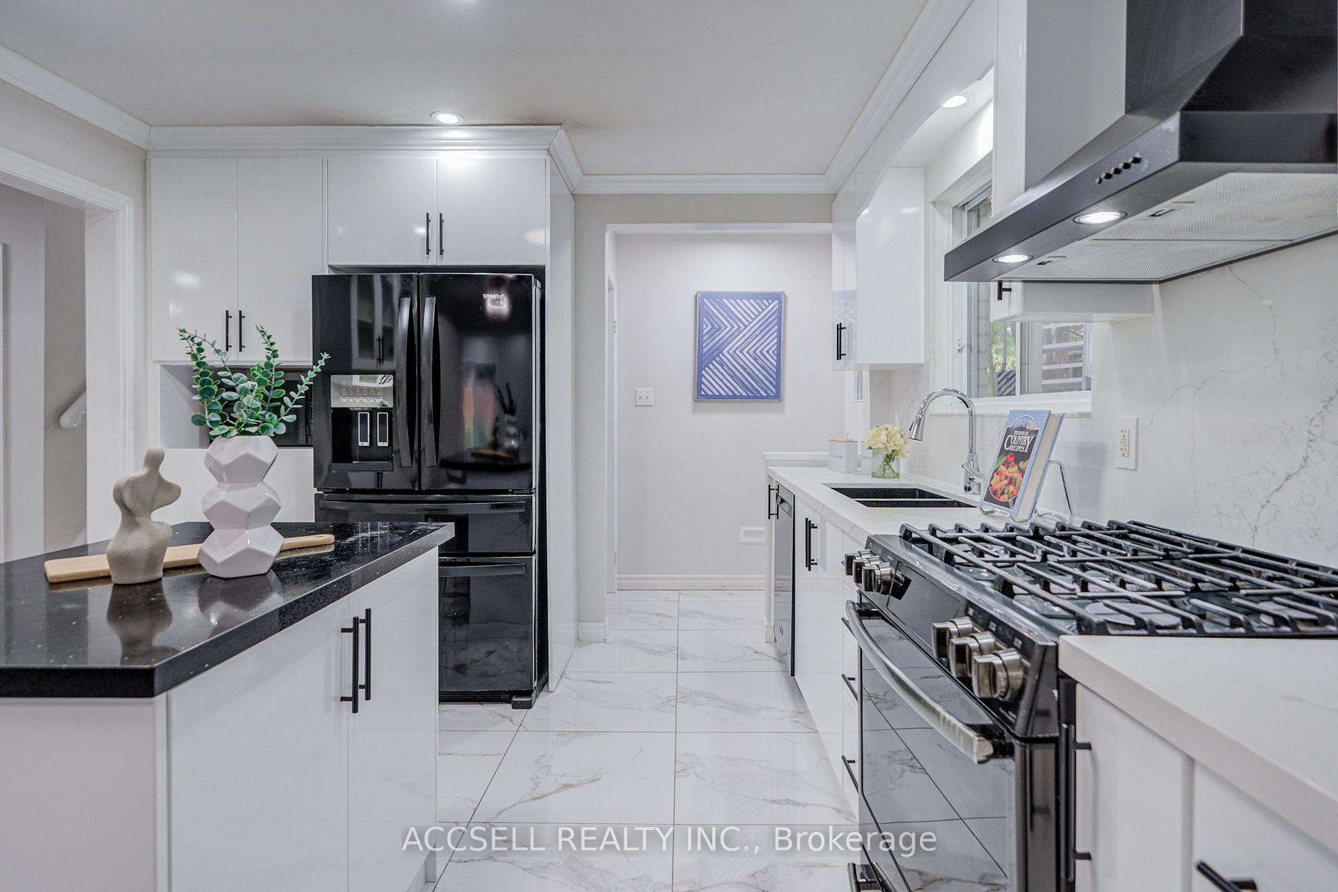 Photo 10 of 440 Sunset Drive, Oakville, West — HOMEH